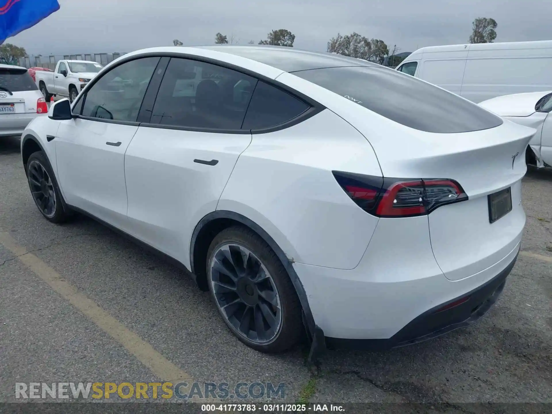 3 fotografías del automóvil dañado 7SAYGDEE7PA023295 TESLA MODEL Y 2023