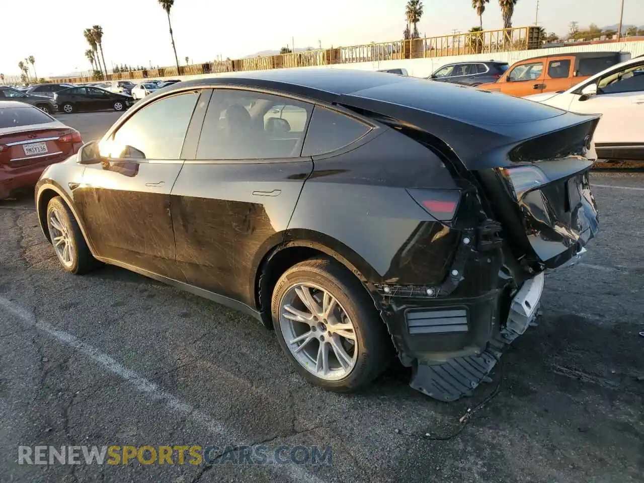 2 Фотография поврежденного автомобиля 7SAYGDEE7PA029050 TESLA MODEL Y 2023