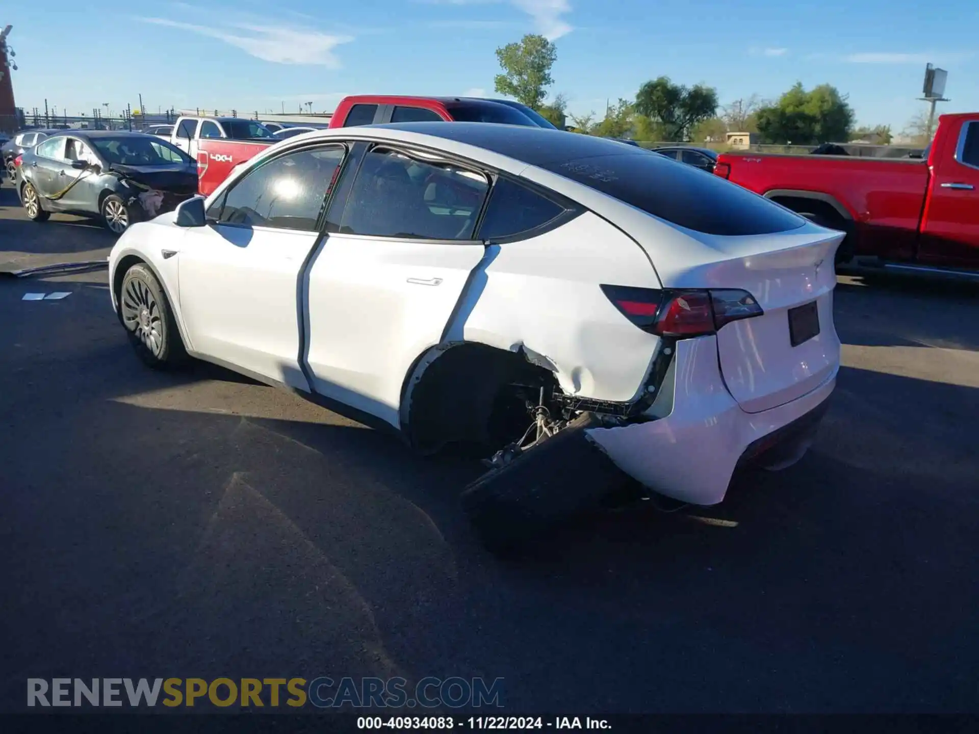 3 Photograph of a damaged car 7SAYGDEE7PA042008 TESLA MODEL Y 2023