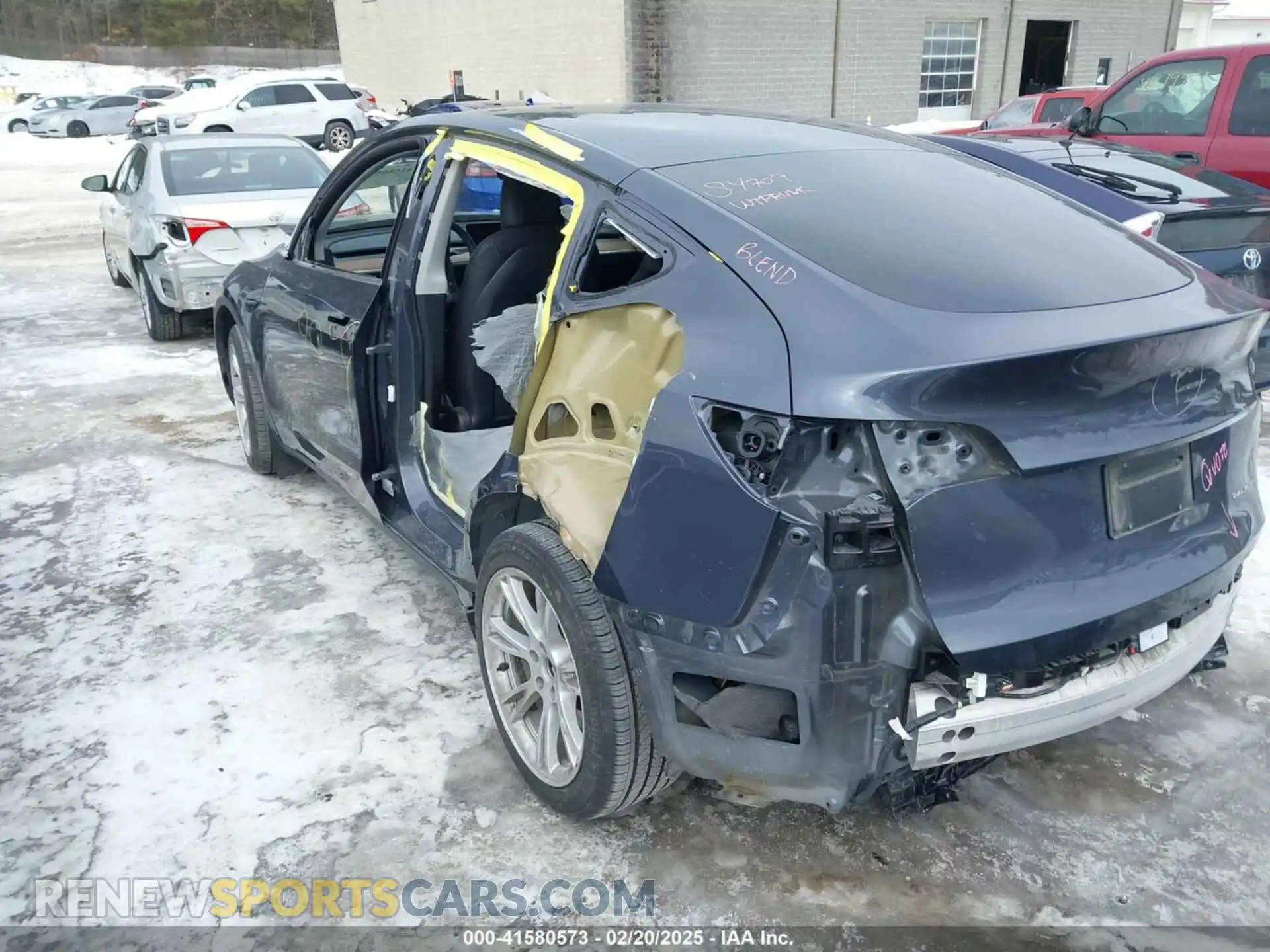 3 Photograph of a damaged car 7SAYGDEE7PF602709 TESLA MODEL Y 2023