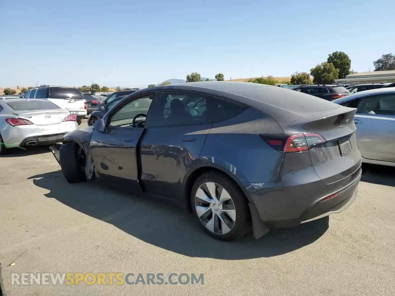 2 Photograph of a damaged car 7SAYGDEE7PF632857 TESLA MODEL Y 2023