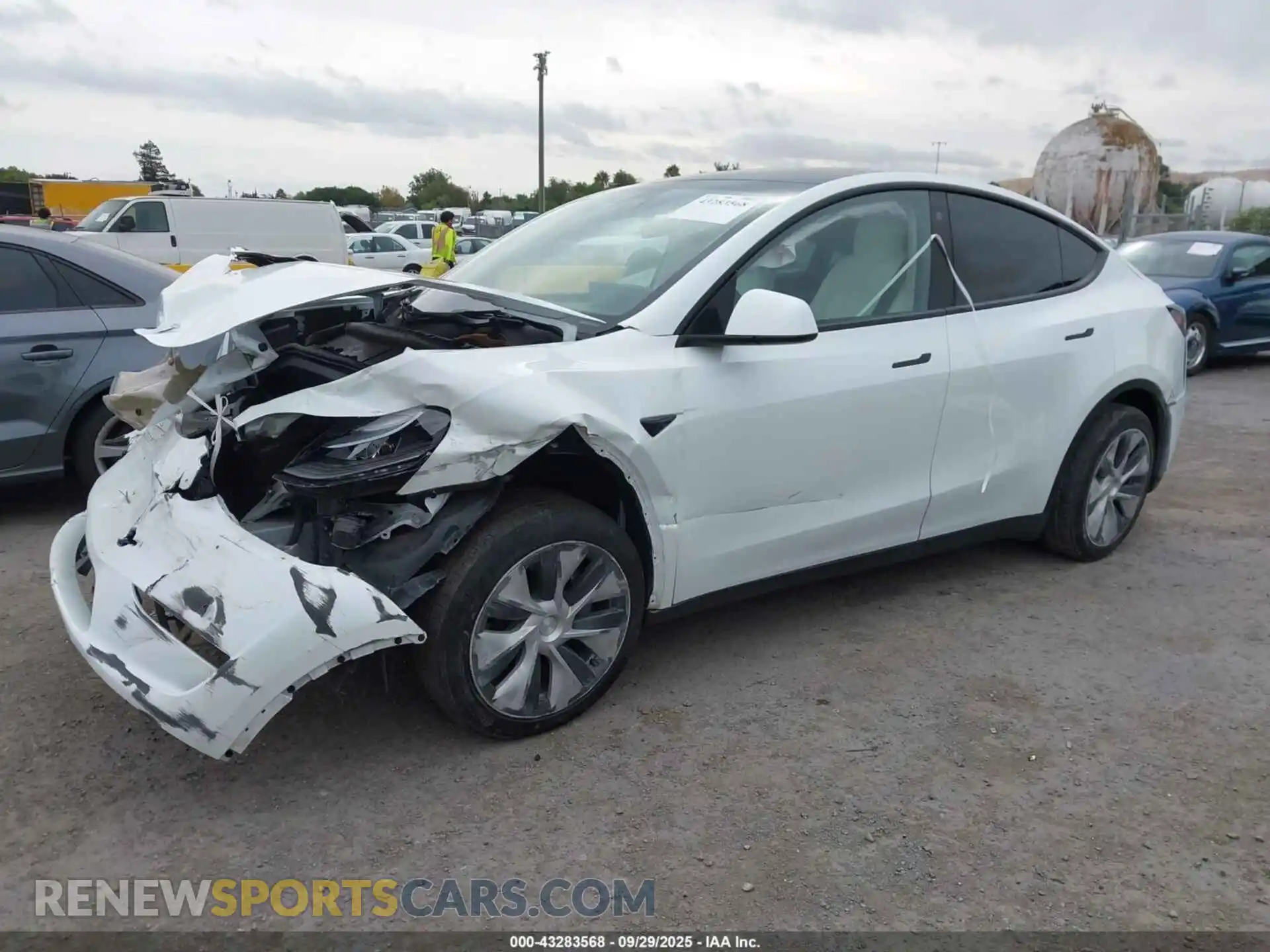 2 Photograph of a damaged car 7SAYGDEE7PF633166 TESLA MODEL Y 2023