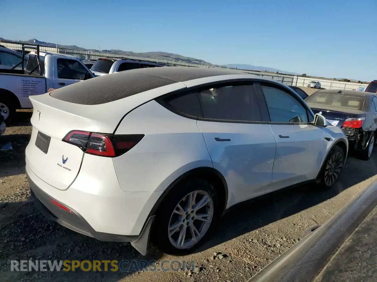 3 fotografías del automóvil dañado 7SAYGDEE7PF739360 TESLA MODEL Y 2023