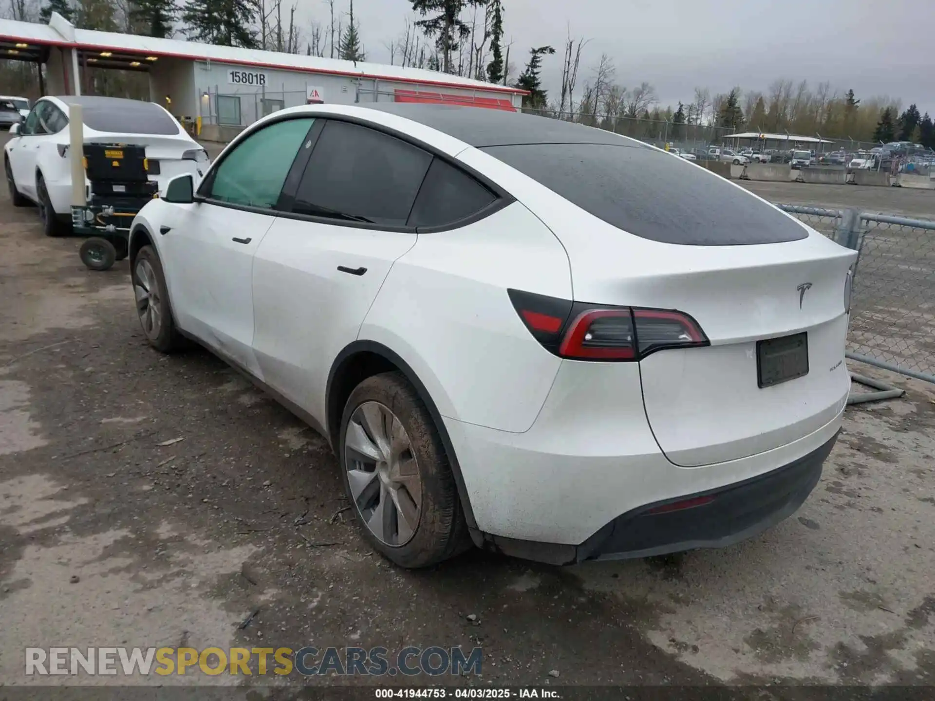 3 Photograph of a damaged car 7SAYGDEE7PF805518 TESLA MODEL Y 2023