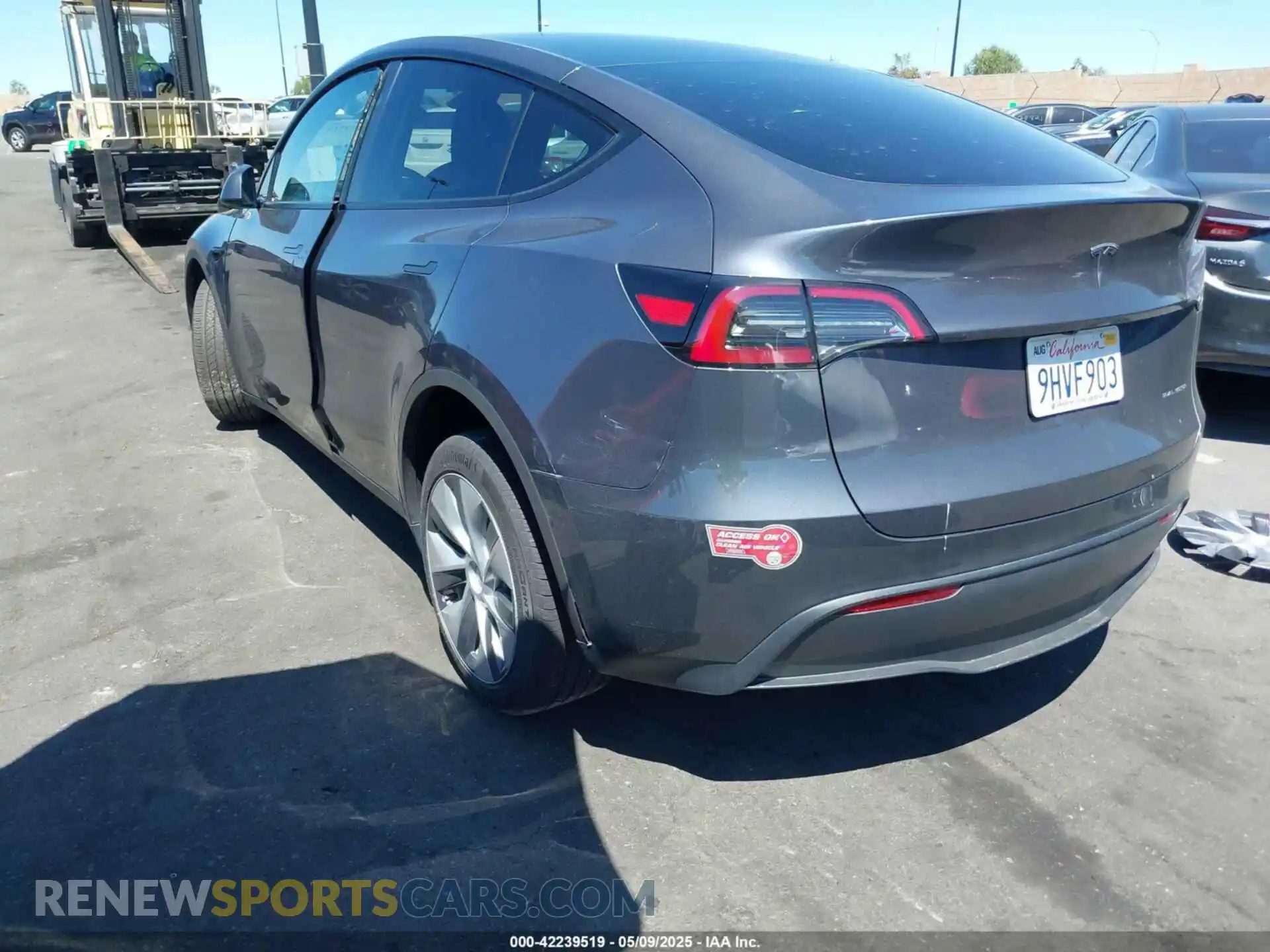 3 Photograph of a damaged car 7SAYGDEE7PF851849 TESLA MODEL Y 2023