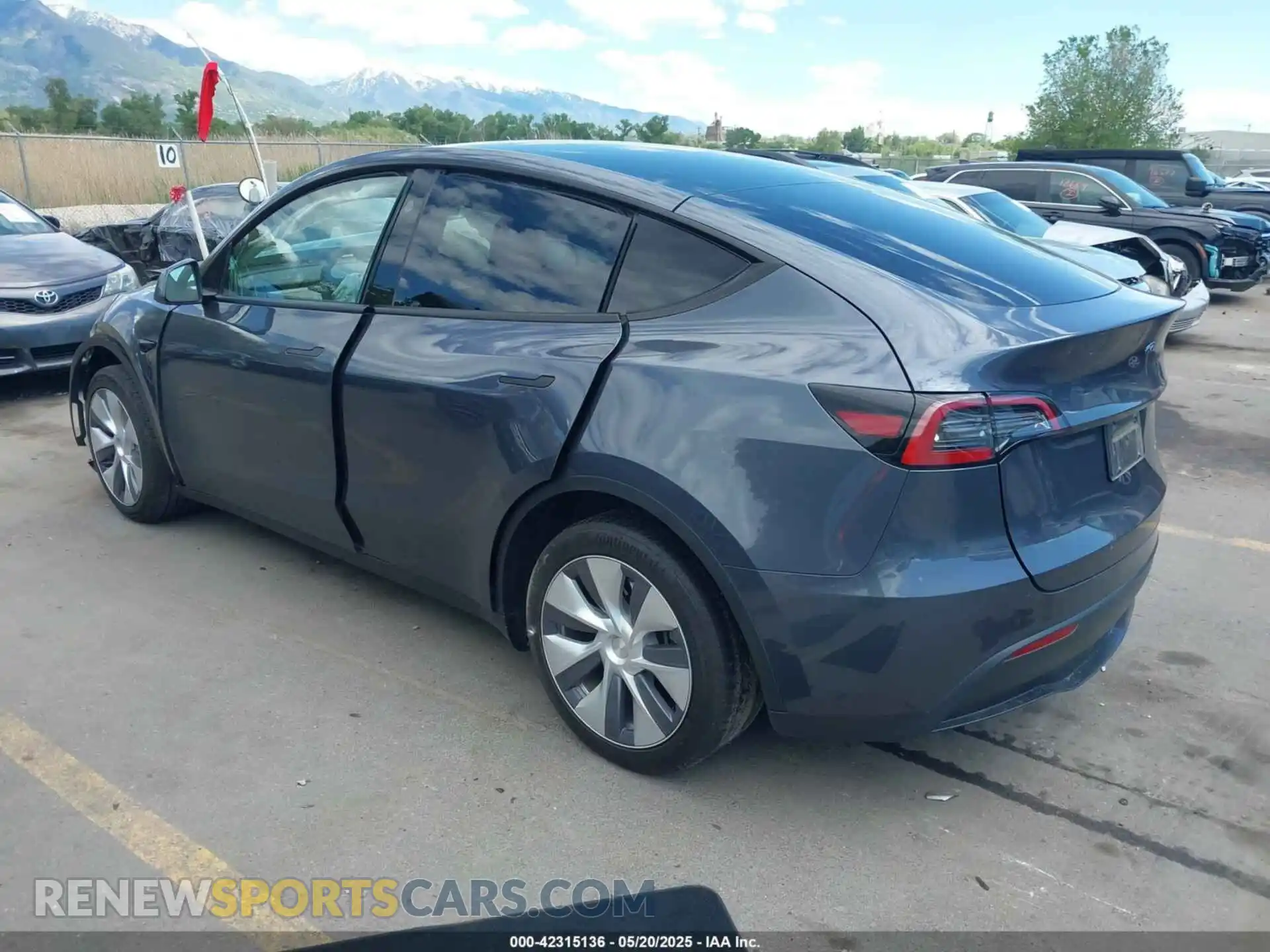 3 Photograph of a damaged car 7SAYGDEE7PF852113 TESLA MODEL Y 2023