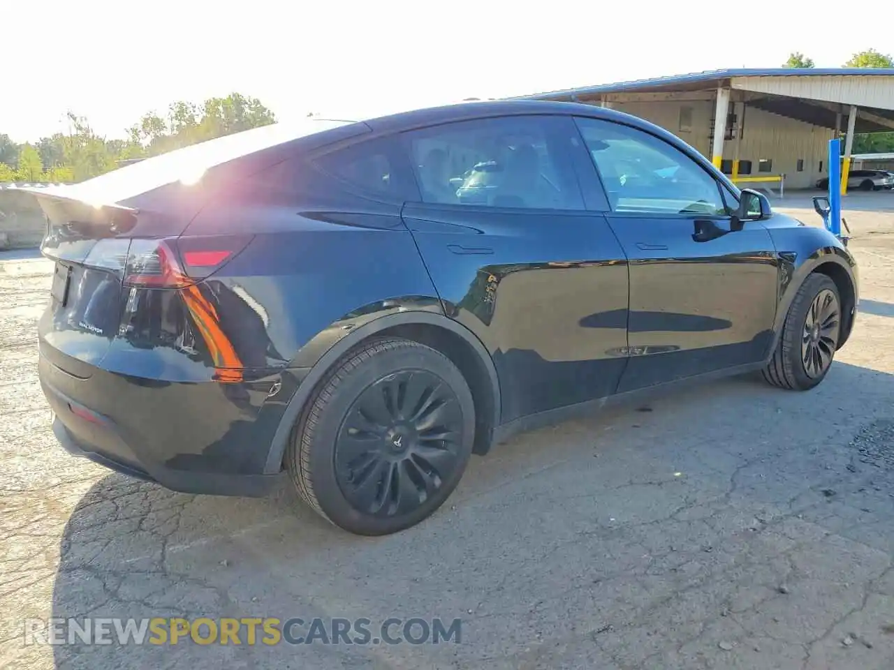 3 Photograph of a damaged car 7SAYGDEE7PF858283 TESLA MODEL Y 2023