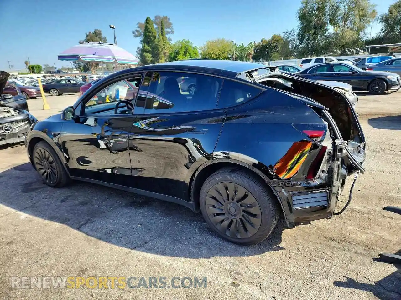 2 Photograph of a damaged car 7SAYGDEE7PF944628 TESLA MODEL Y 2023