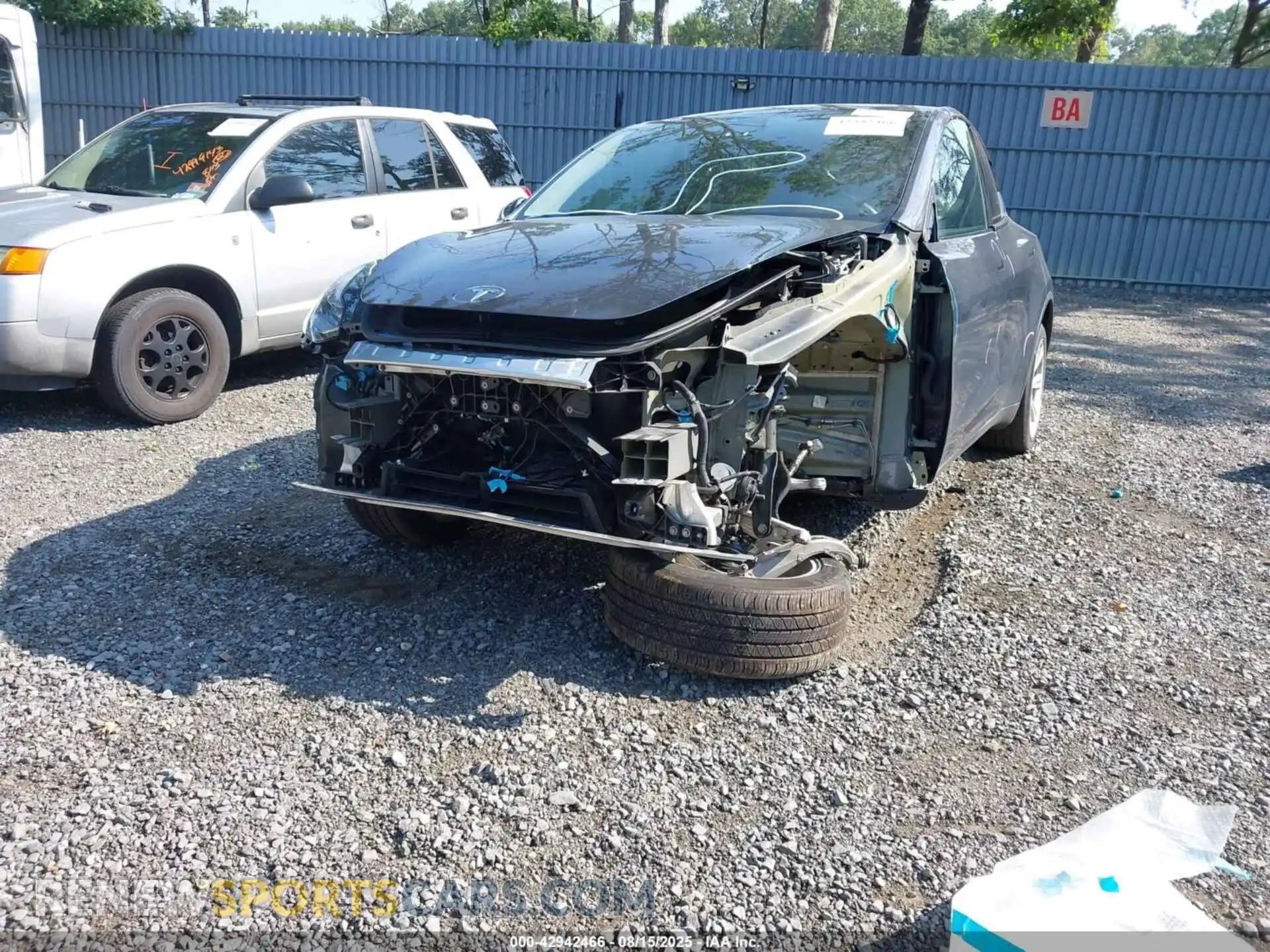 2 Photograph of a damaged car 7SAYGDEE8PA040638 TESLA MODEL Y 2023