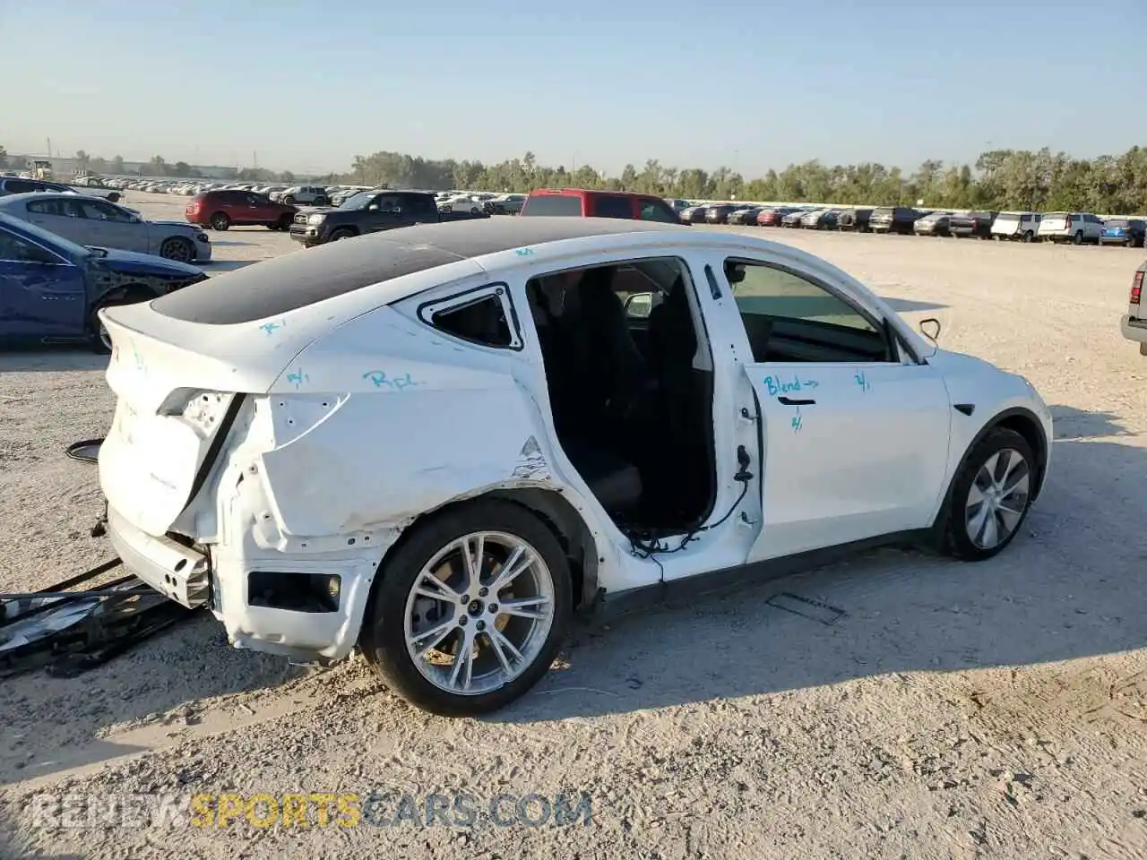 3 Photograph of a damaged car 7SAYGDEE8PA069248 TESLA MODEL Y 2023
