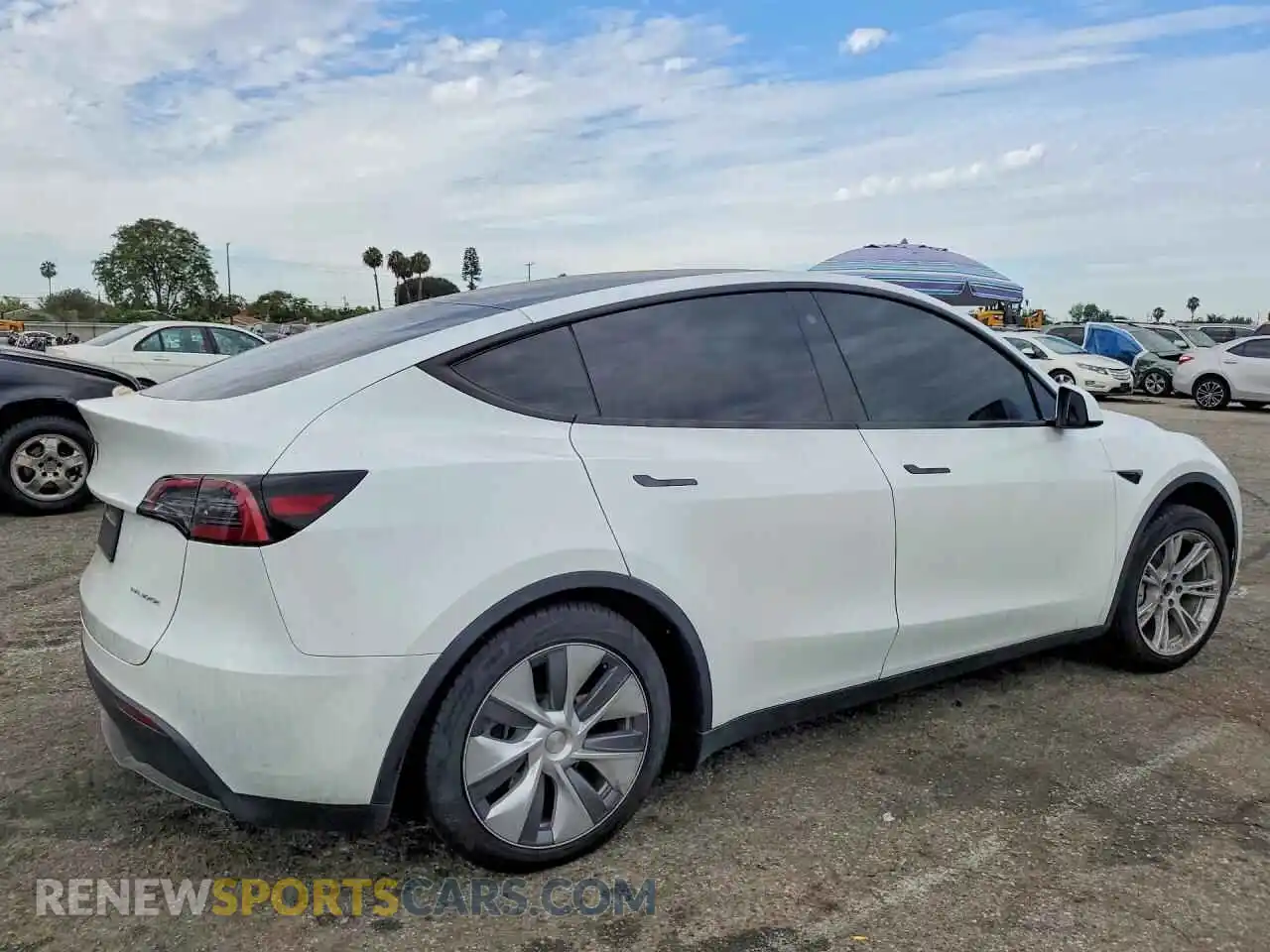 3 fotografías del automóvil dañado 7SAYGDEE8PA100675 TESLA MODEL Y 2023