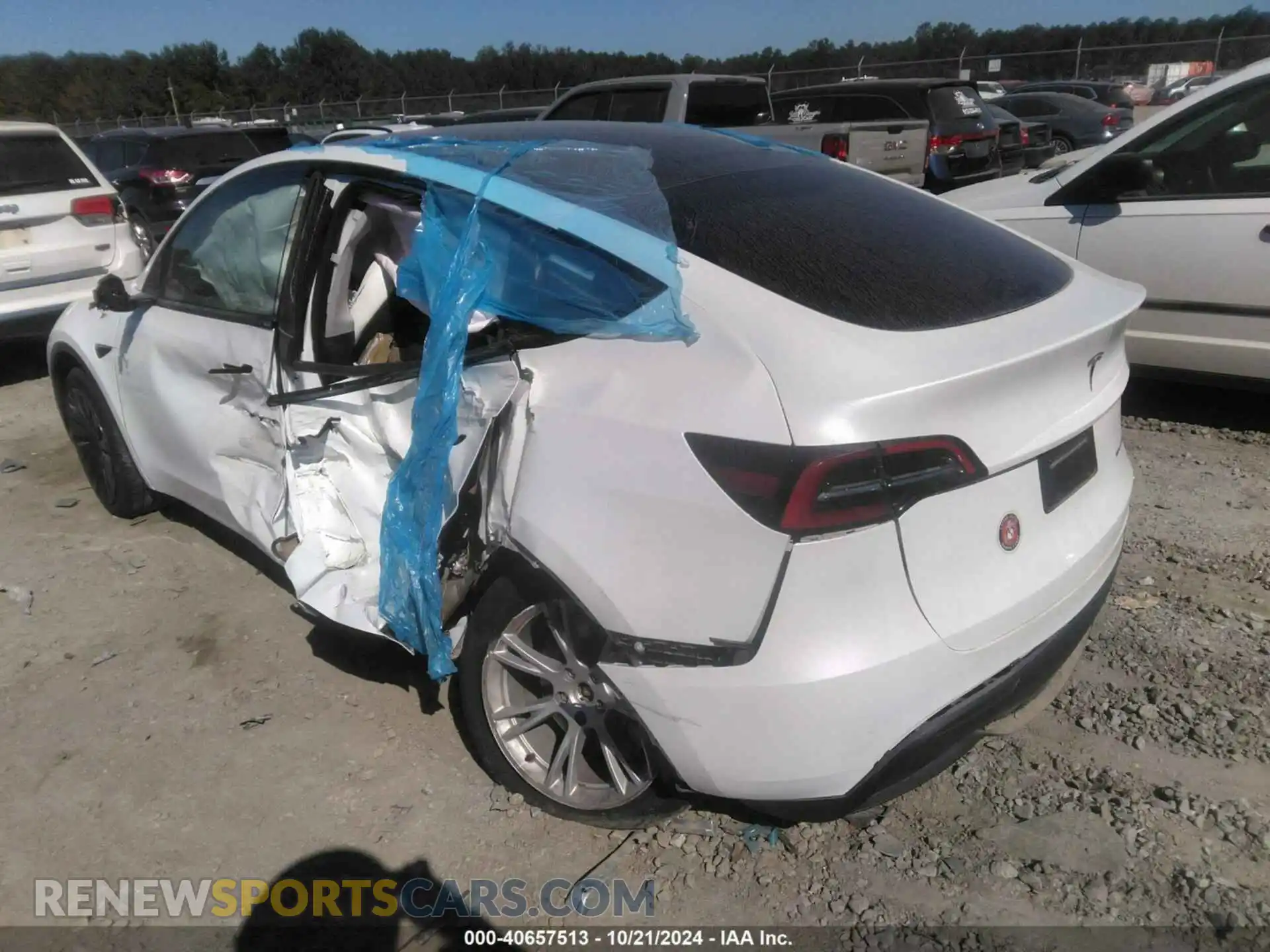 3 Photograph of a damaged car 7SAYGDEE8PA101924 TESLA MODEL Y 2023