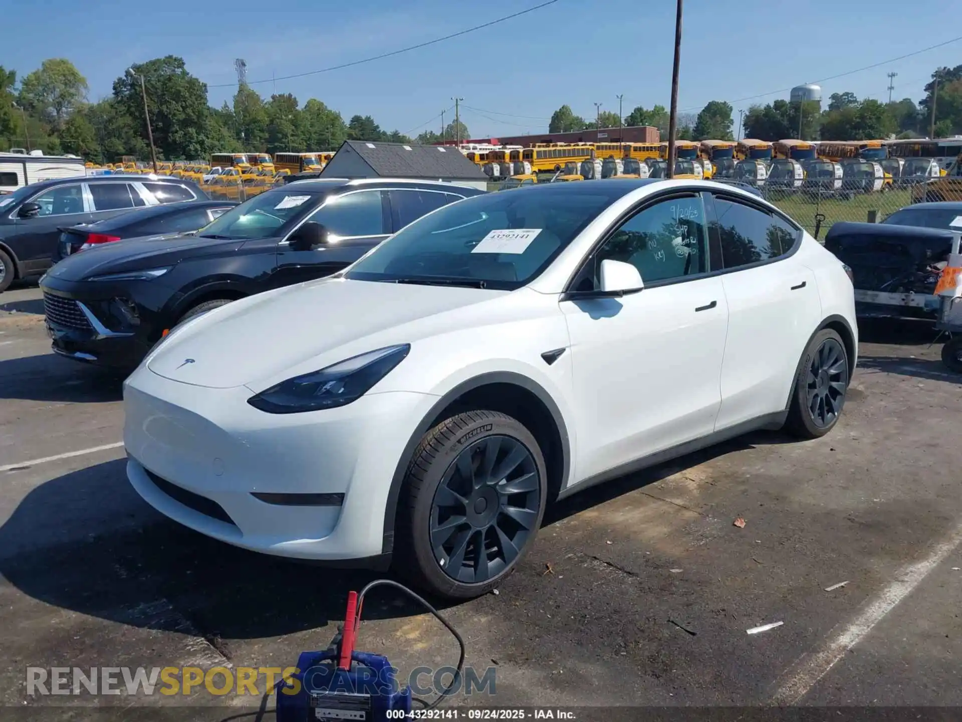 2 Photograph of a damaged car 7SAYGDEE8PF633550 TESLA MODEL Y 2023