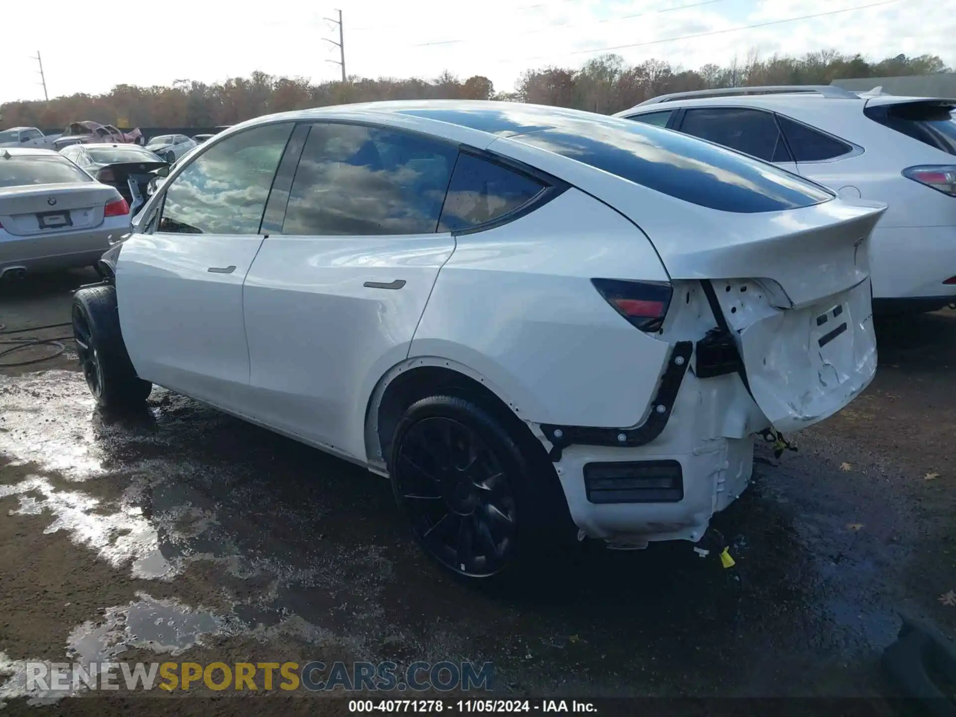 3 Photograph of a damaged car 7SAYGDEE8PF692744 TESLA MODEL Y 2023