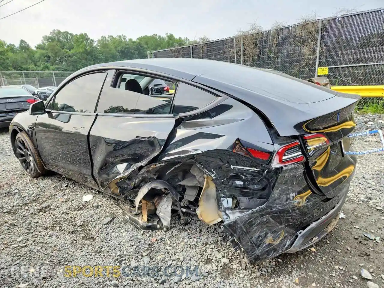 2 Photograph of a damaged car 7SAYGDEE8PF778295 TESLA MODEL Y 2023
