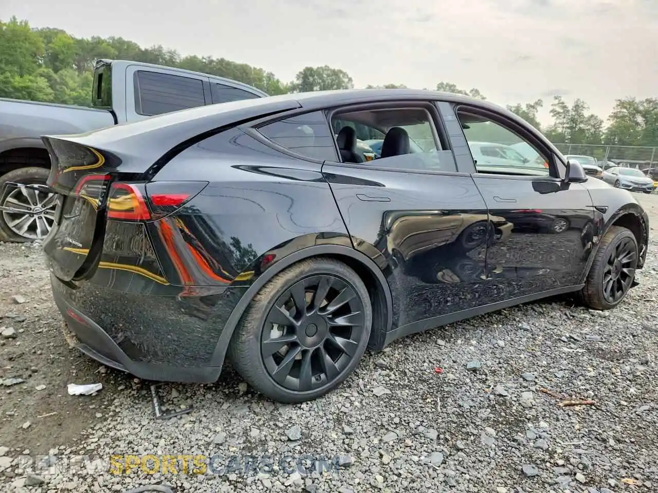3 Photograph of a damaged car 7SAYGDEE8PF778295 TESLA MODEL Y 2023
