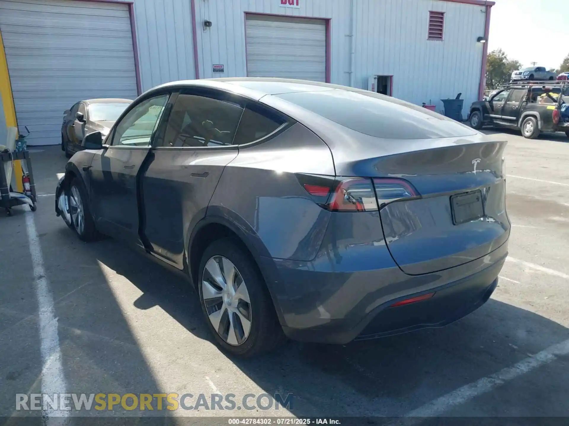 3 Photograph of a damaged car 7SAYGDEE8PF808816 TESLA MODEL Y 2023