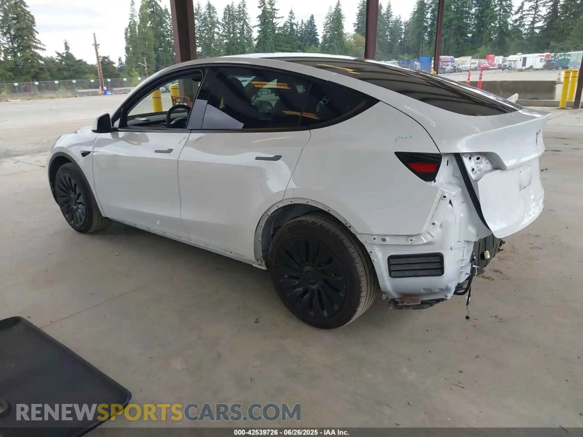 3 Photograph of a damaged car 7SAYGDEE8PF828757 TESLA MODEL Y 2023