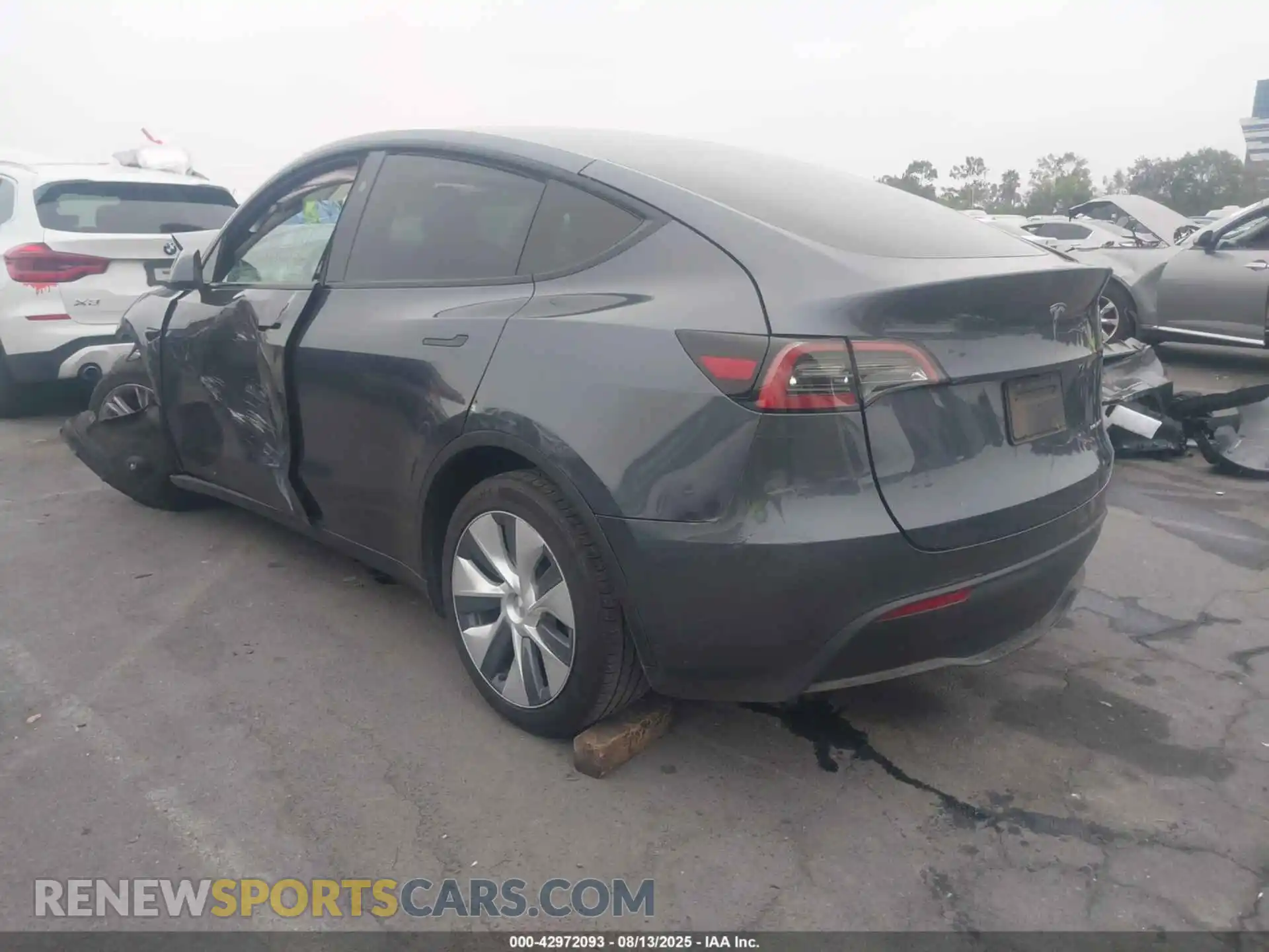 3 Photograph of a damaged car 7SAYGDEE8PF853318 TESLA MODEL Y 2023