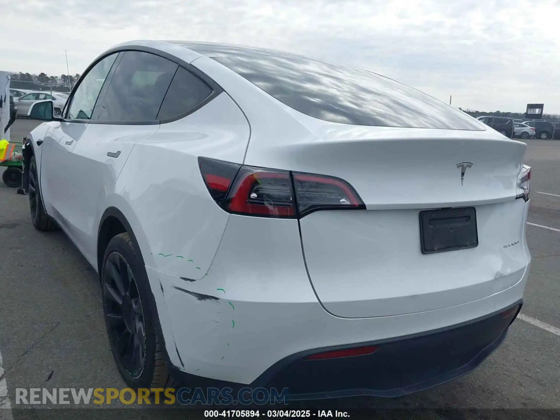 3 Photograph of a damaged car 7SAYGDEE8PF877845 TESLA MODEL Y 2023