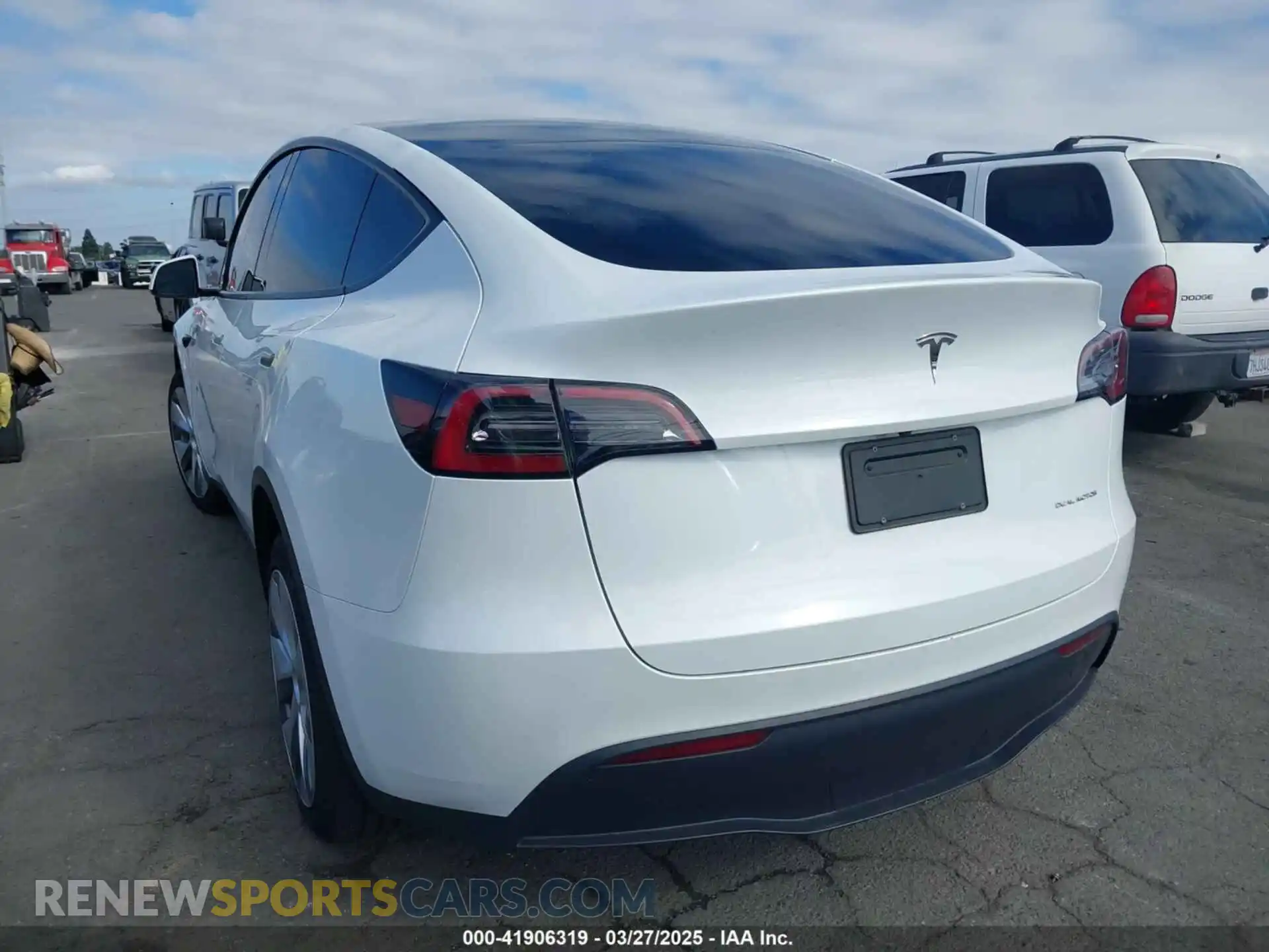 3 Photograph of a damaged car 7SAYGDEE9PA094191 TESLA MODEL Y 2023