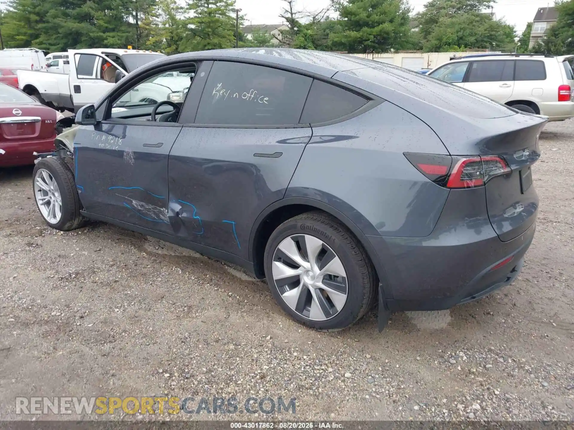 3 Photograph of a damaged car 7SAYGDEE9PF686368 TESLA MODEL Y 2023
