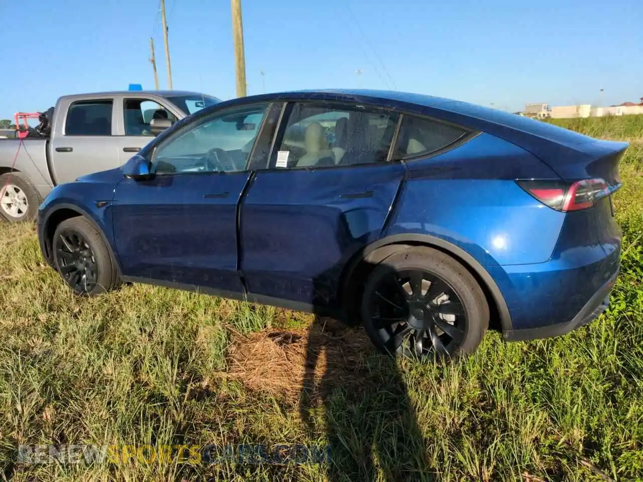 2 Photograph of a damaged car 7SAYGDEE9PF880933 TESLA MODEL Y 2023