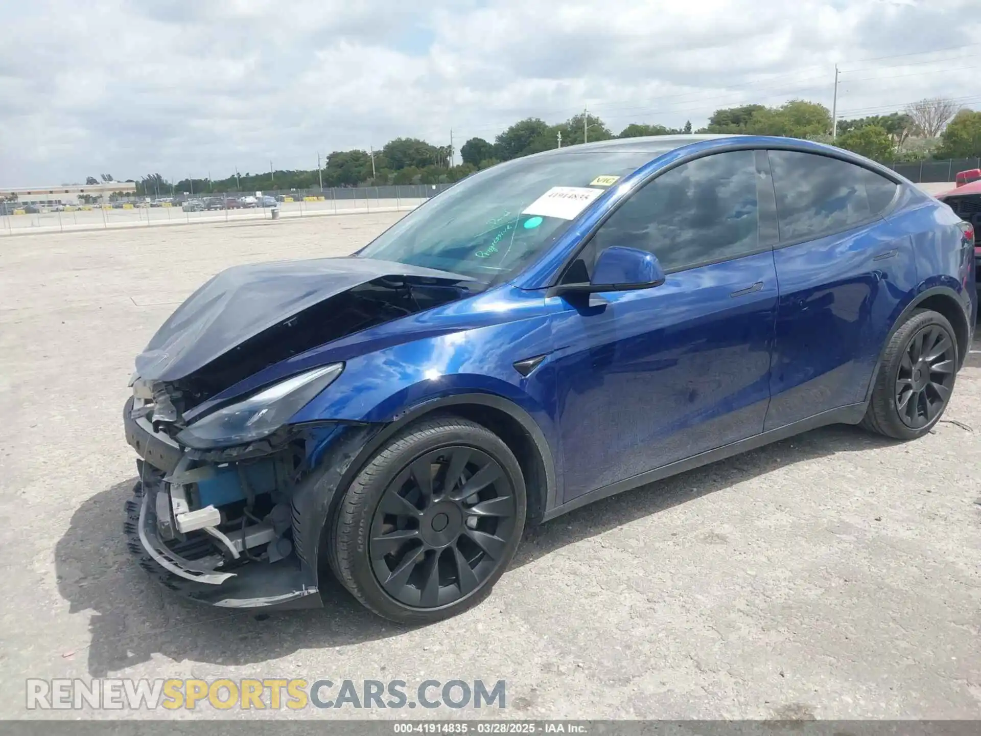 2 Photograph of a damaged car 7SAYGDEE9PF882794 TESLA MODEL Y 2023