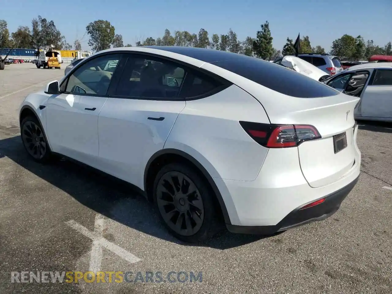 2 Photograph of a damaged car 7SAYGDEE9PF886313 TESLA MODEL Y 2023