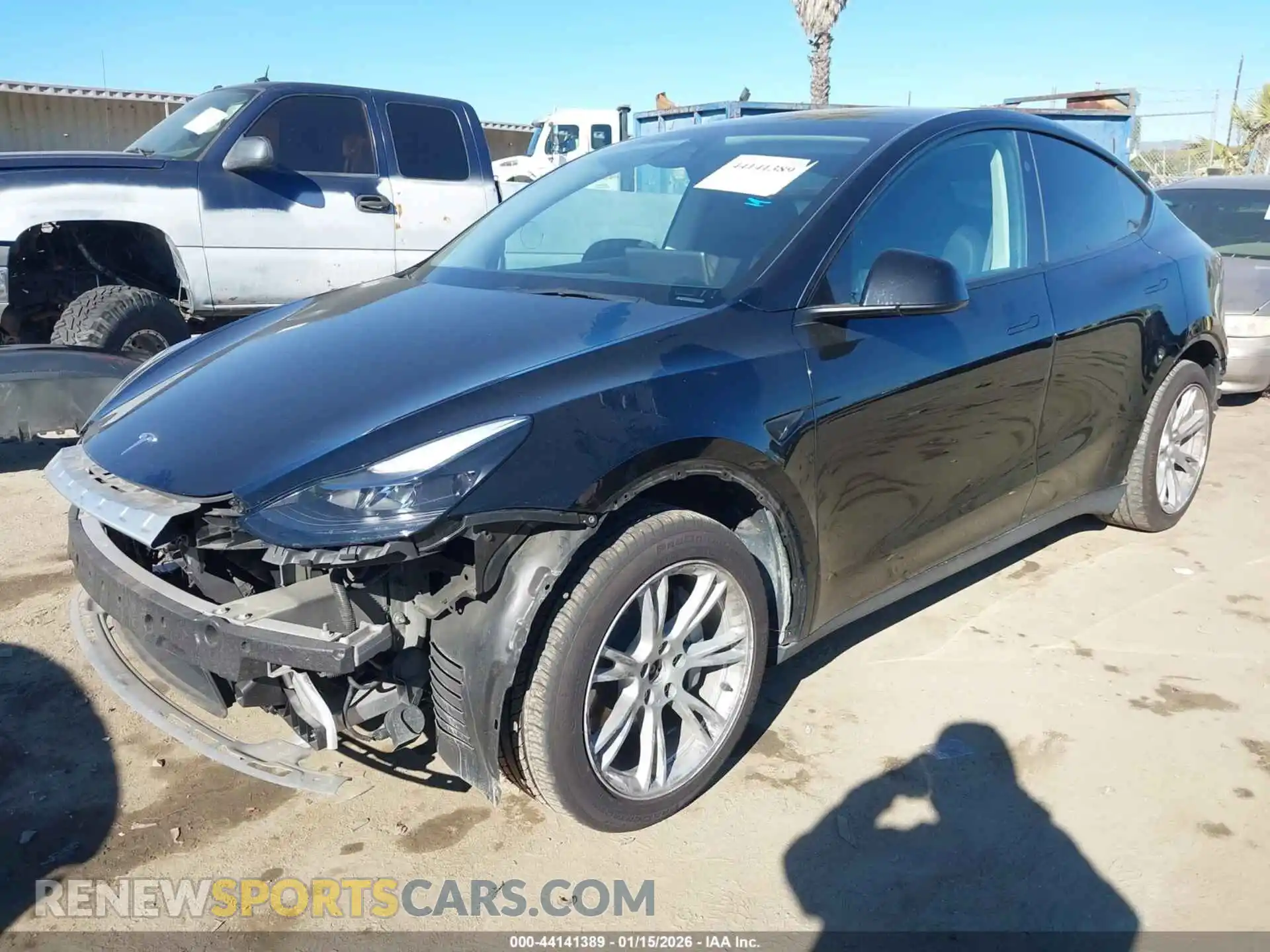 2 fotografías del automóvil dañado 7SAYGDEE9PF907077 TESLA MODEL Y 2023
