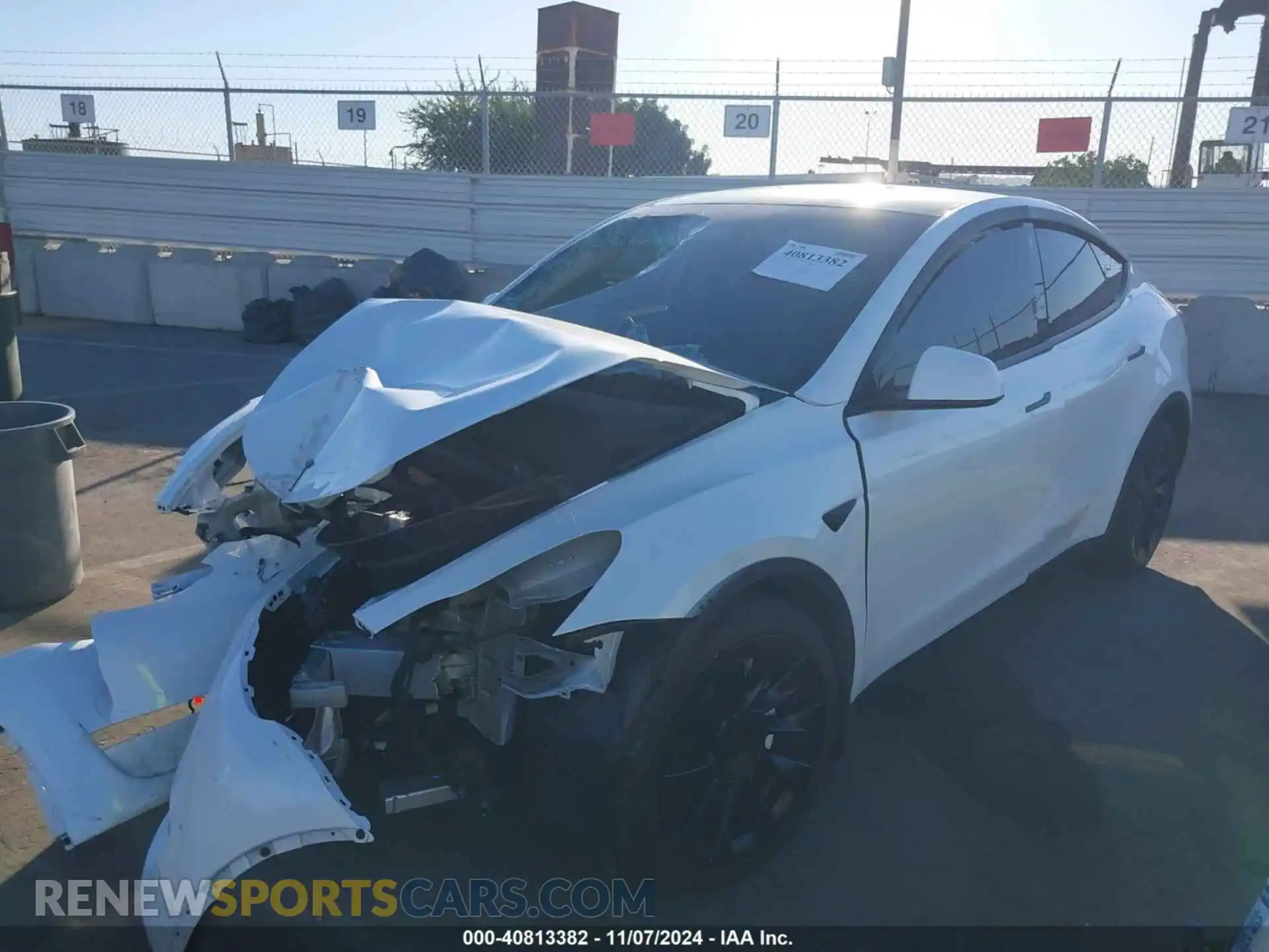 2 fotografías del automóvil dañado 7SAYGDEEXPA126856 TESLA MODEL Y 2023