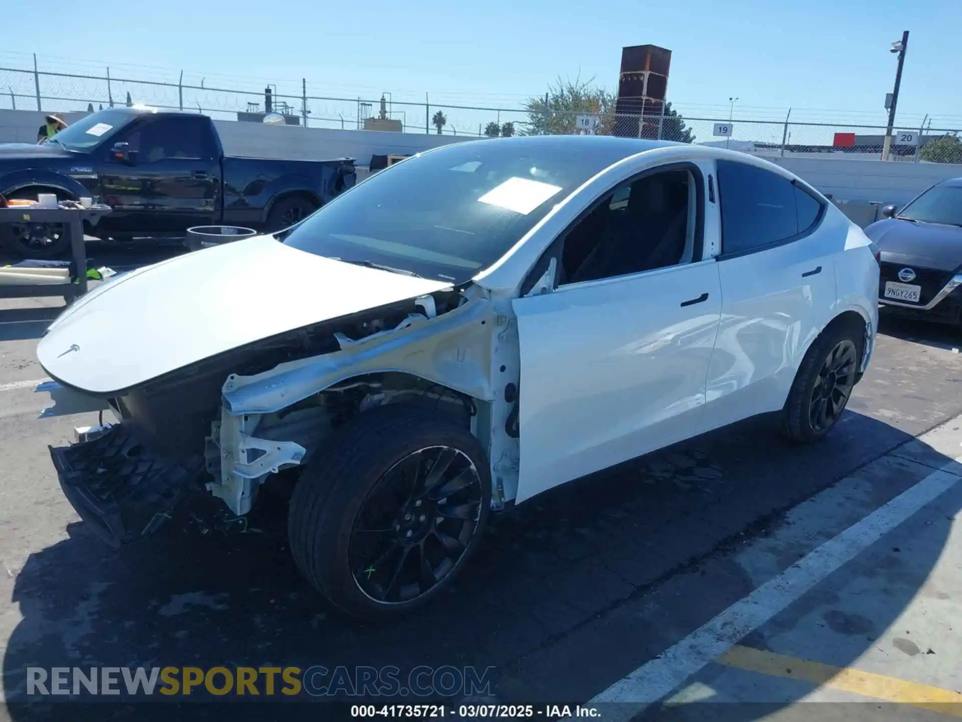 2 fotografías del automóvil dañado 7SAYGDEEXPA129790 TESLA MODEL Y 2023