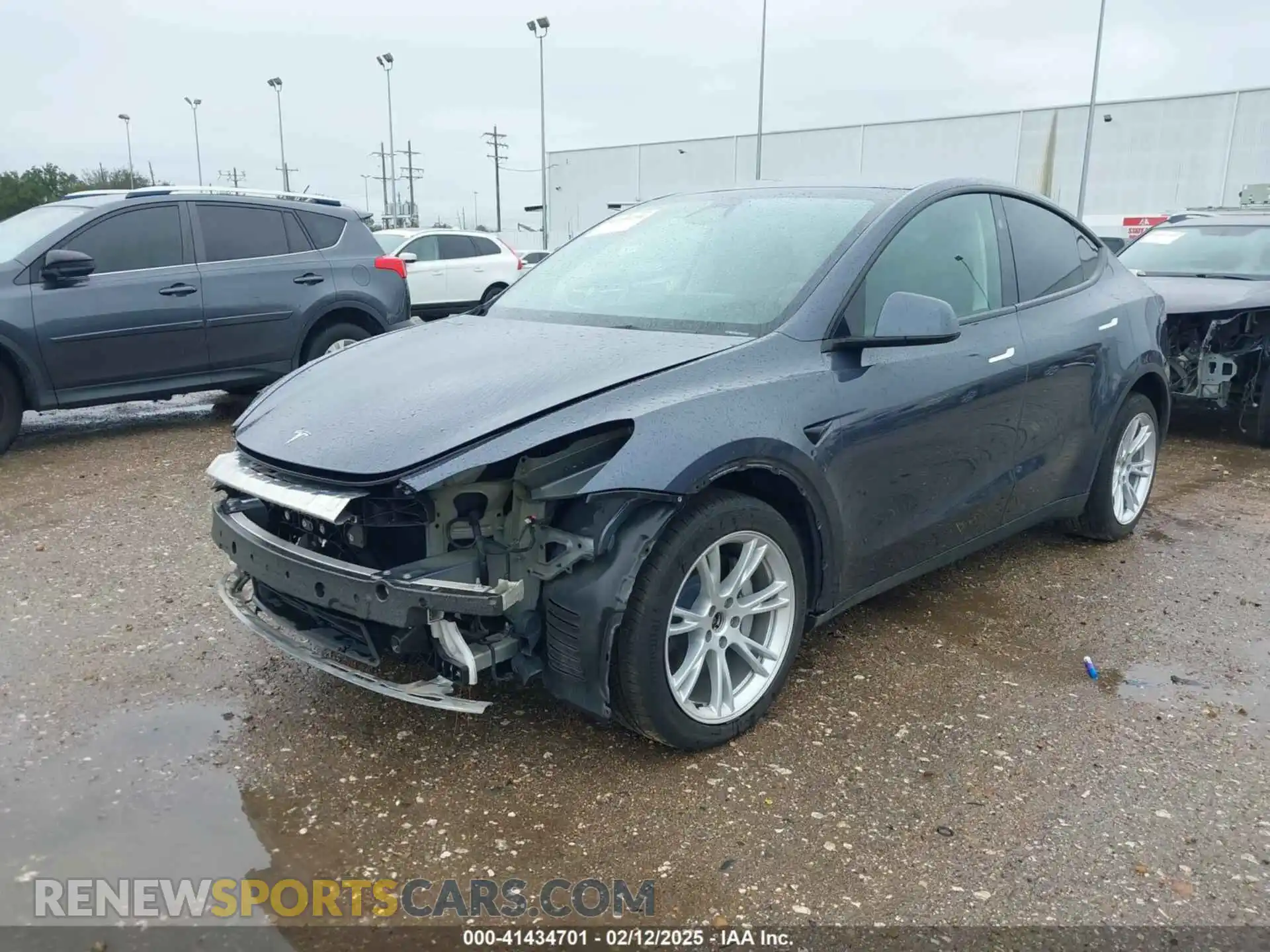 2 fotografías del automóvil dañado 7SAYGDEEXPA155581 TESLA MODEL Y 2023