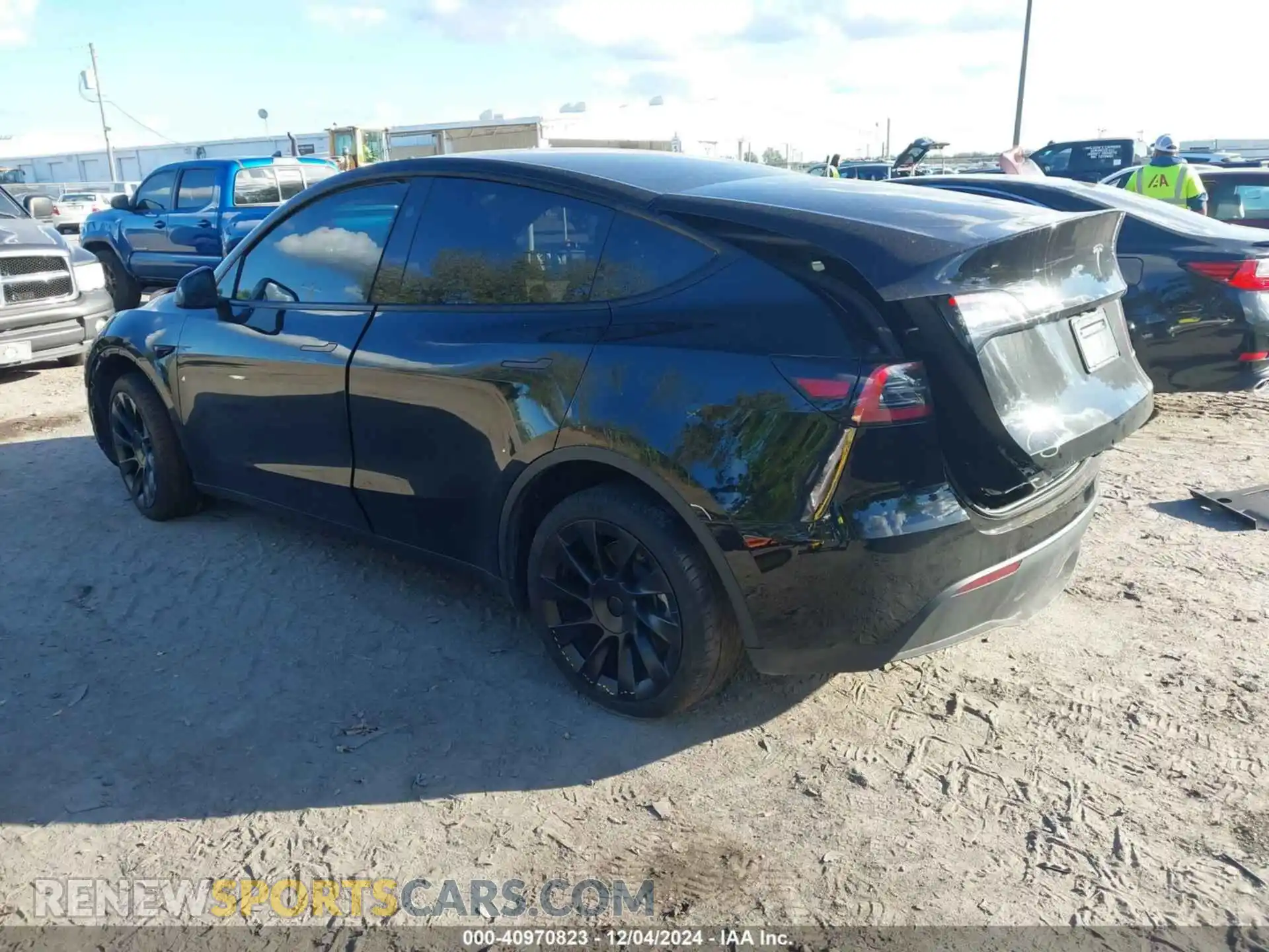 3 fotografías del automóvil dañado 7SAYGDEEXPA157184 TESLA MODEL Y 2023