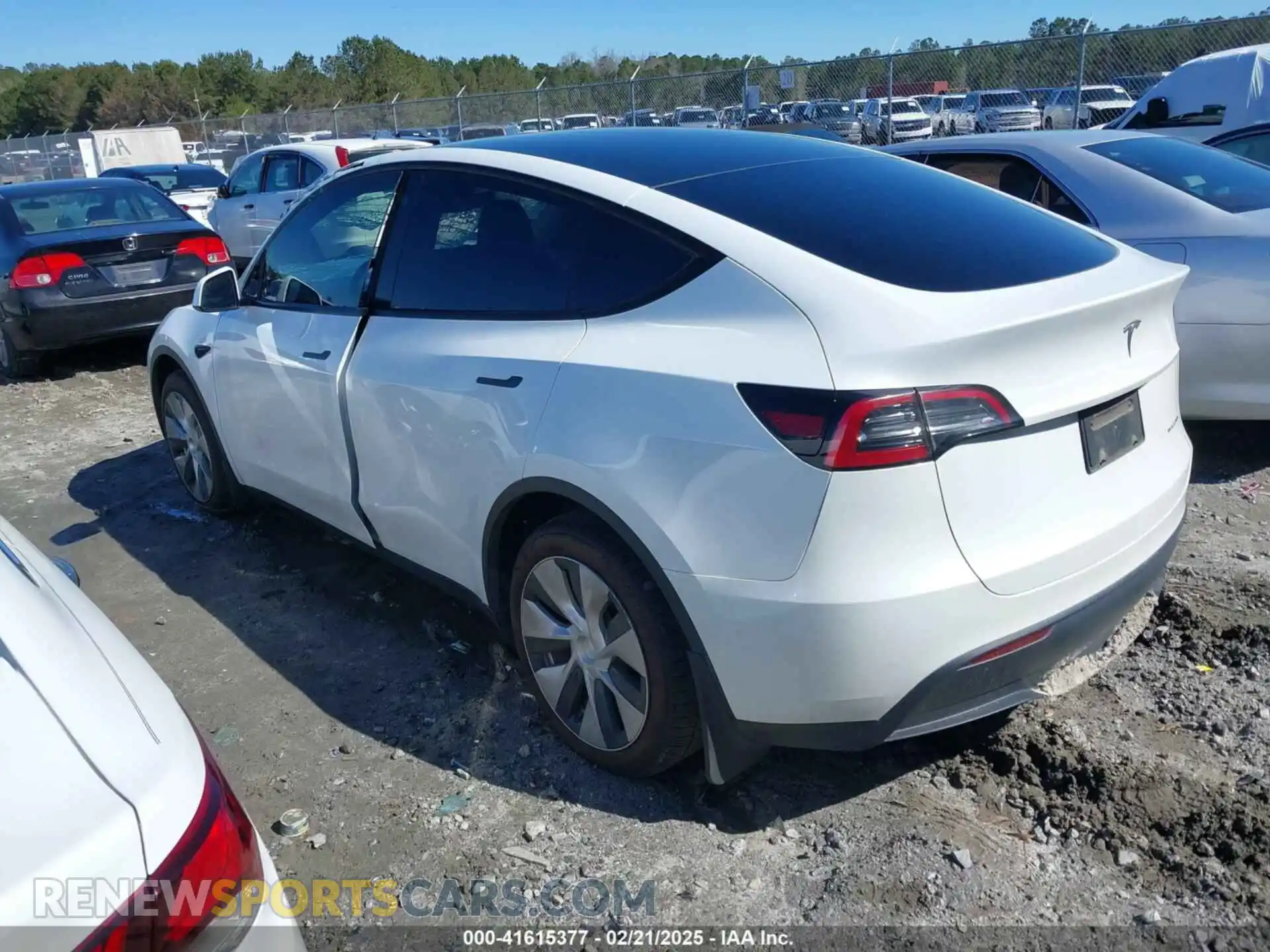 3 Photograph of a damaged car 7SAYGDEEXPF610187 TESLA MODEL Y 2023