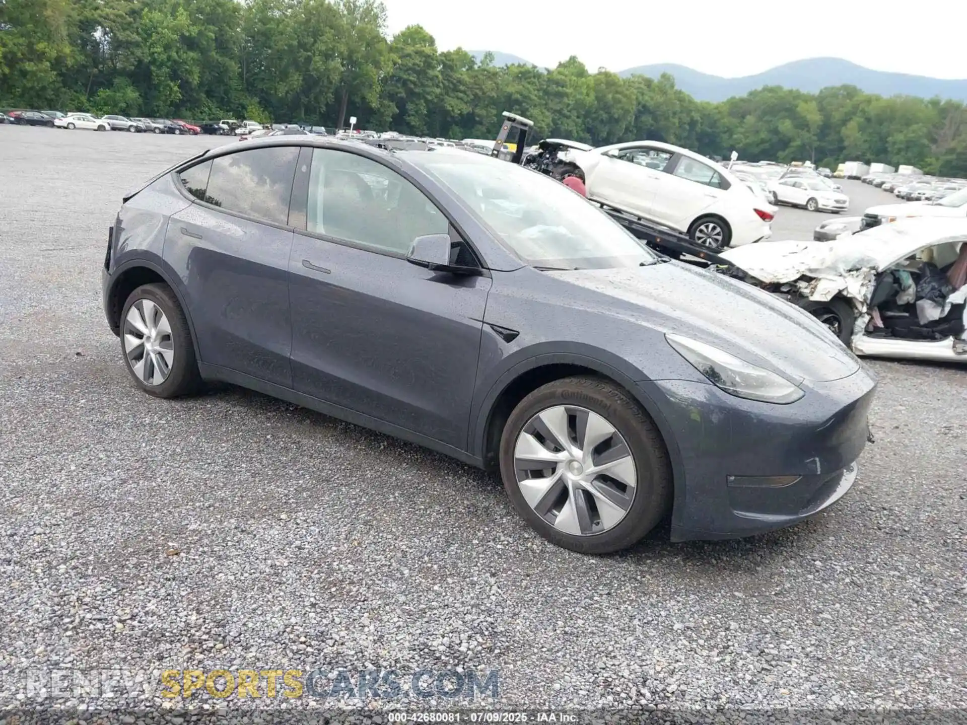 1 Photograph of a damaged car 7SAYGDEEXPF927368 TESLA MODEL Y 2023