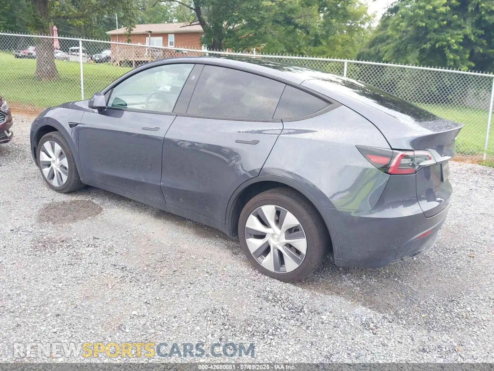 3 Photograph of a damaged car 7SAYGDEEXPF927368 TESLA MODEL Y 2023
