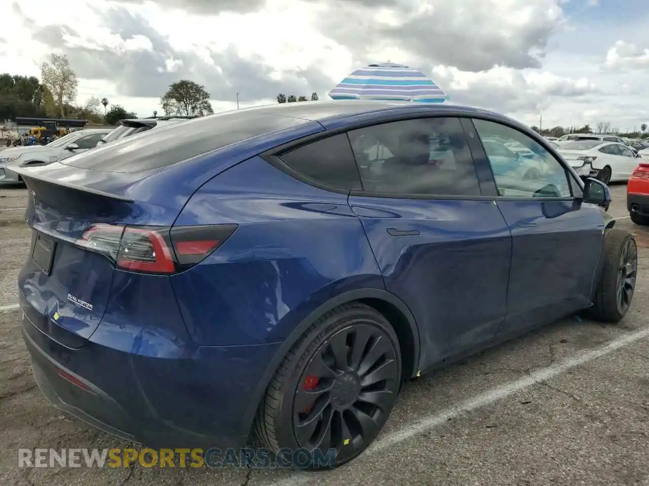 3 Photograph of a damaged car 7SAYGDEF0PF583381 TESLA MODEL Y 2023