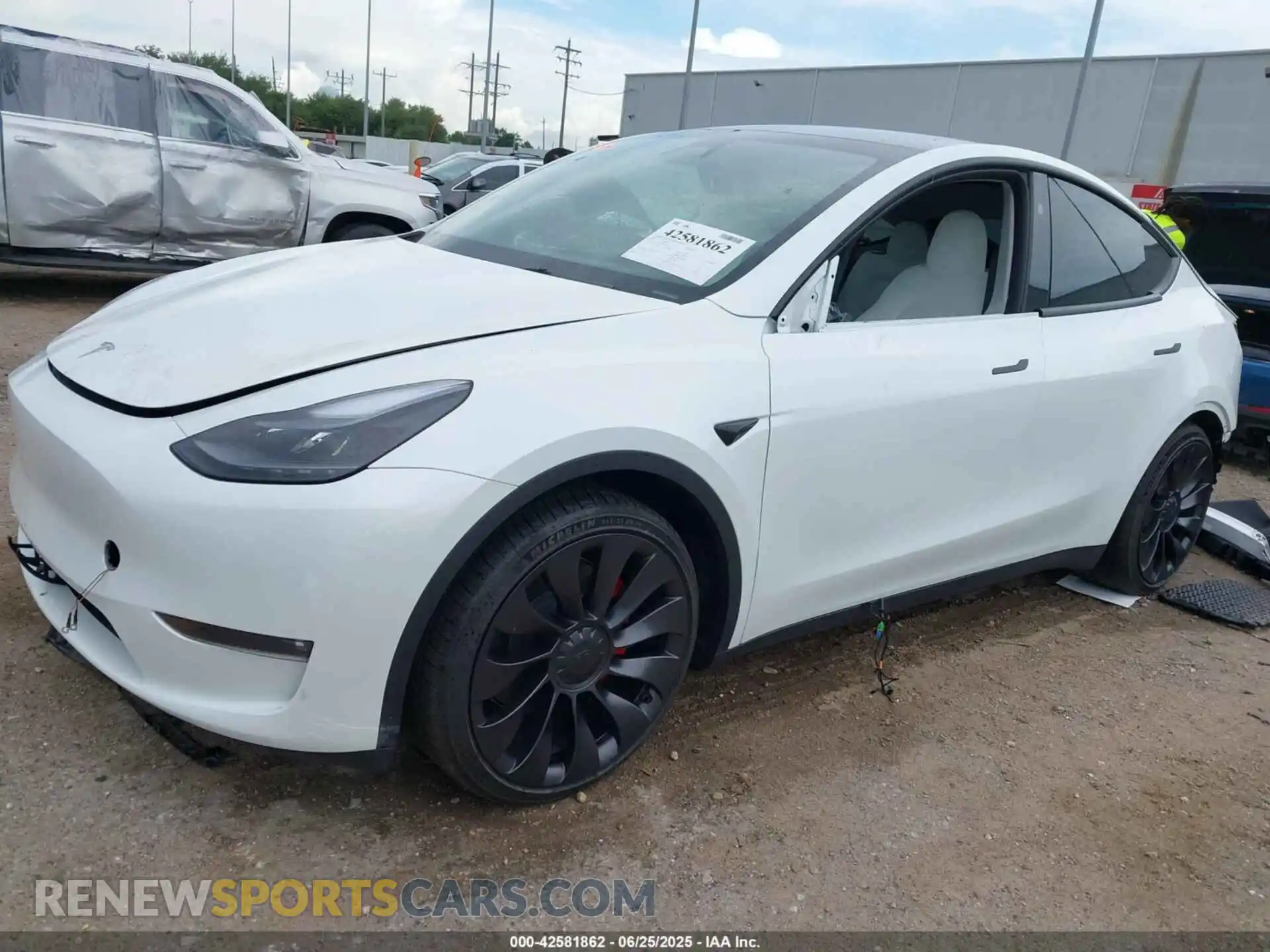 2 Photograph of a damaged car 7SAYGDEF0PF829118 TESLA MODEL Y 2023