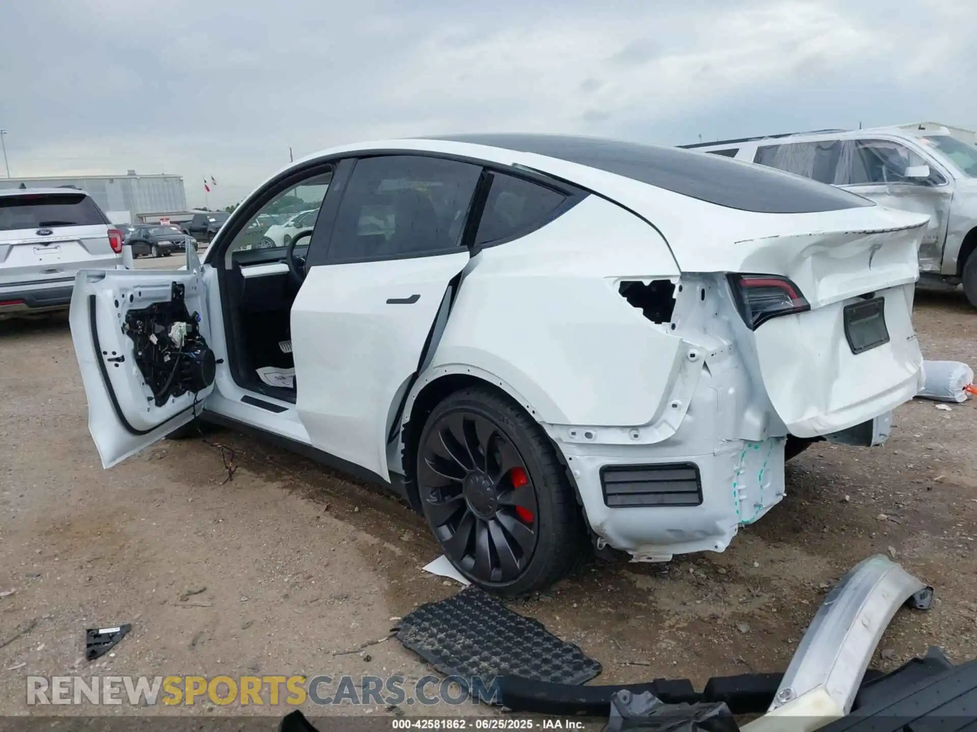 3 Photograph of a damaged car 7SAYGDEF0PF829118 TESLA MODEL Y 2023