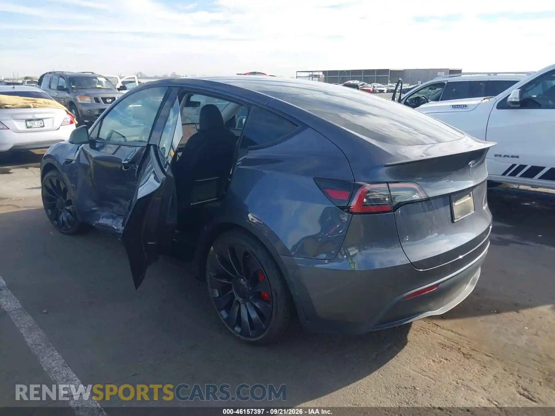 3 fotografías del automóvil dañado 7SAYGDEF0PF864838 TESLA MODEL Y 2023