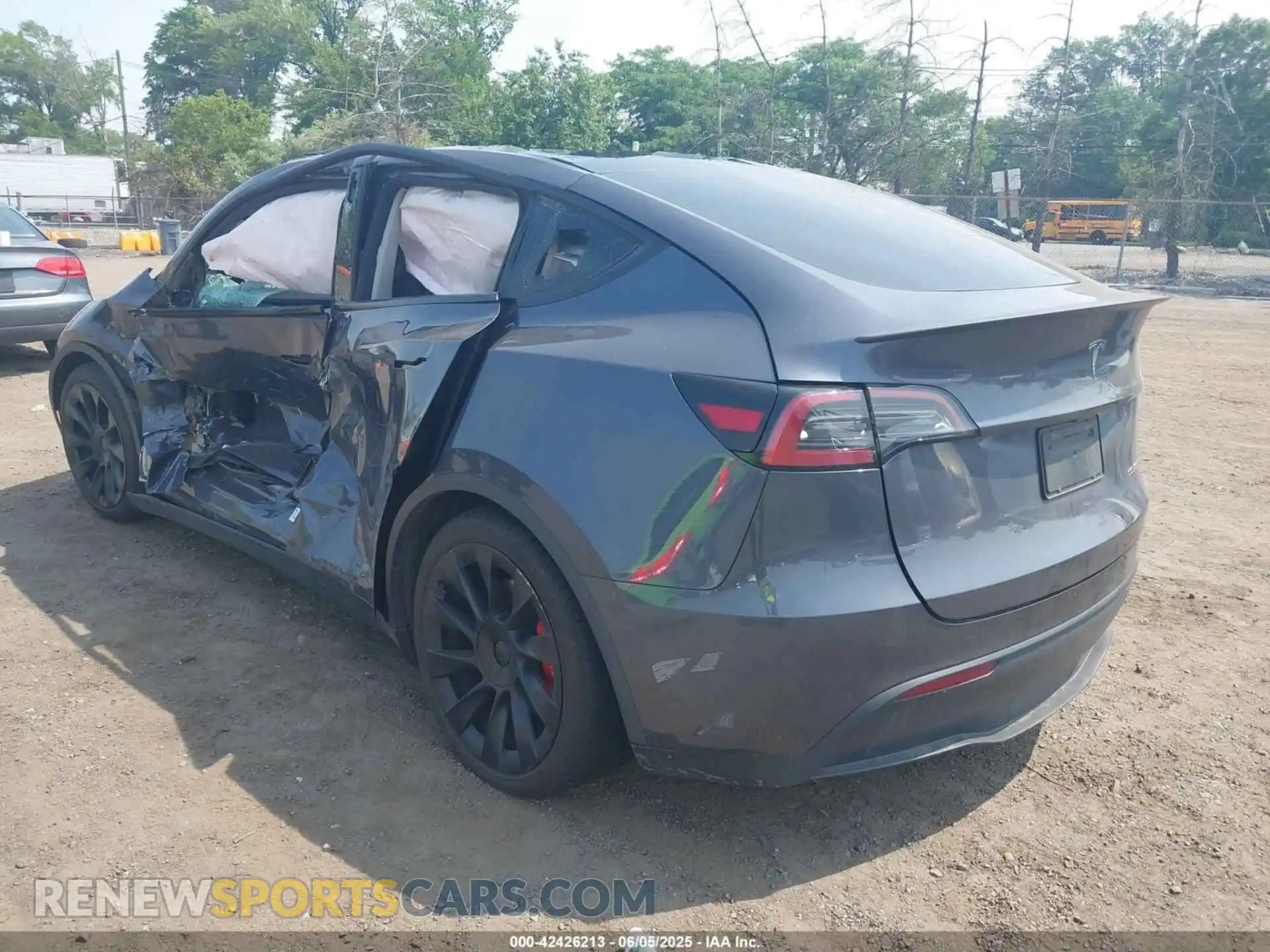 3 Photograph of a damaged car 7SAYGDEF0PF903847 TESLA MODEL Y 2023