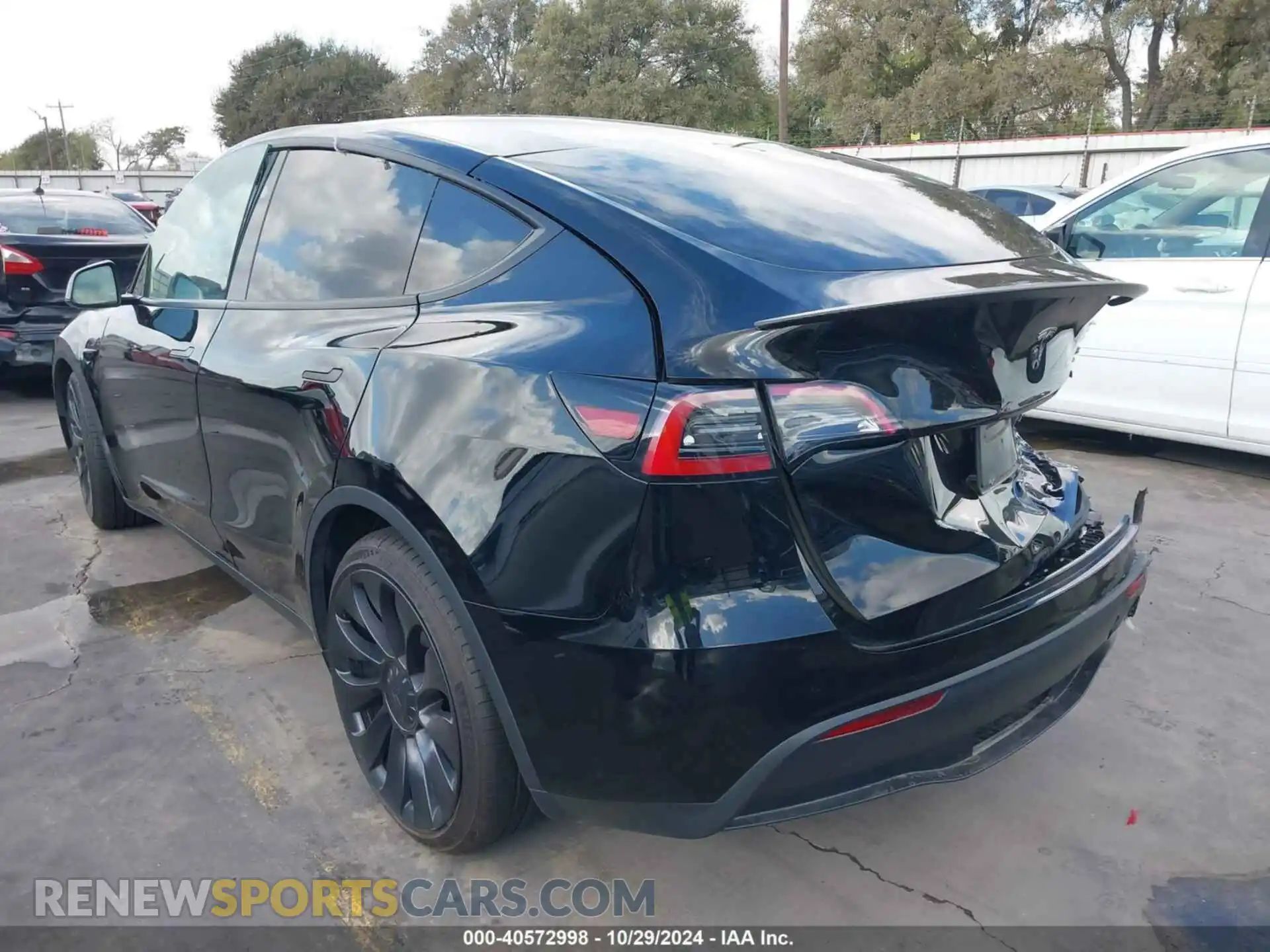 3 Photograph of a damaged car 7SAYGDEF0PF972179 TESLA MODEL Y 2023