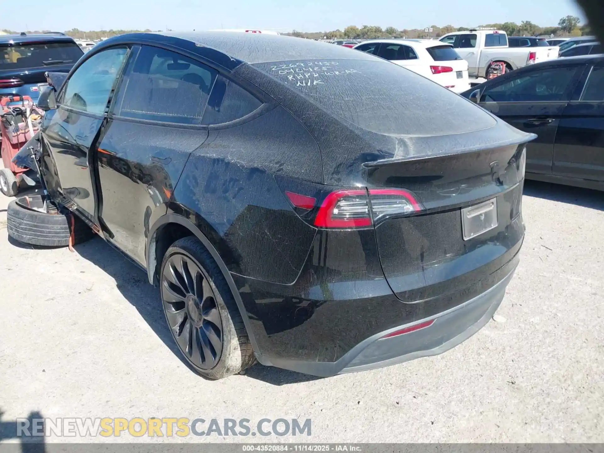 3 Photograph of a damaged car 7SAYGDEF1PF784383 TESLA MODEL Y 2023