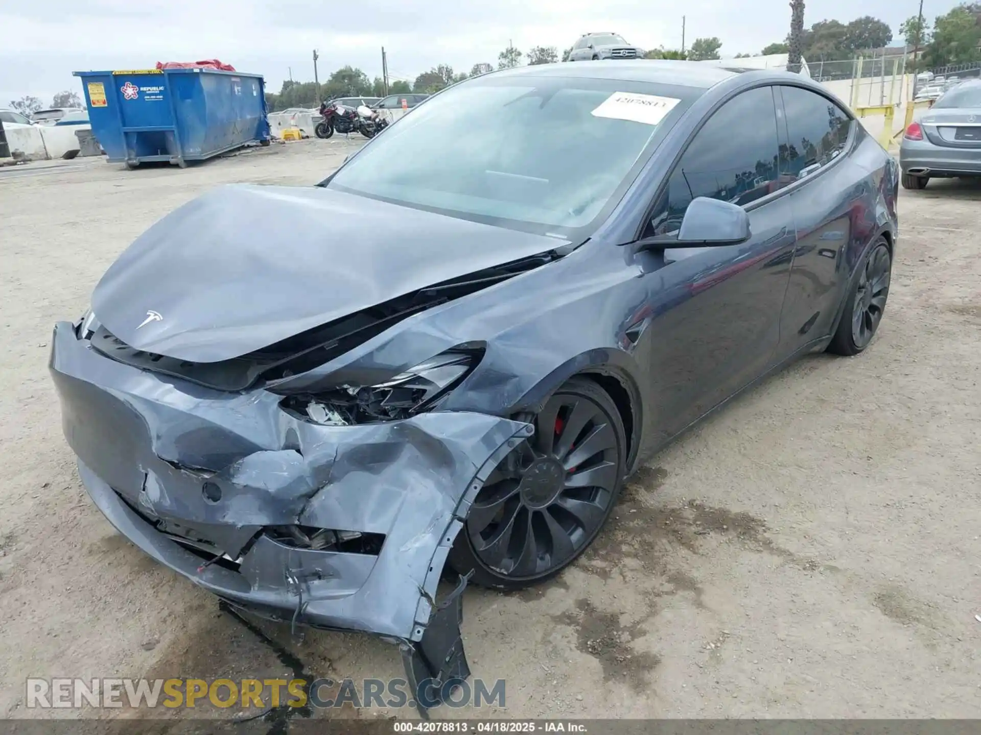 2 Photograph of a damaged car 7SAYGDEF1PF925274 TESLA MODEL Y 2023