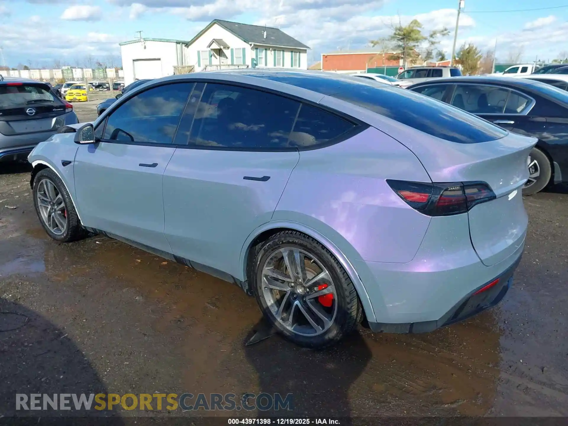 3 Photograph of a damaged car 7SAYGDEF1PF948232 TESLA MODEL Y 2023