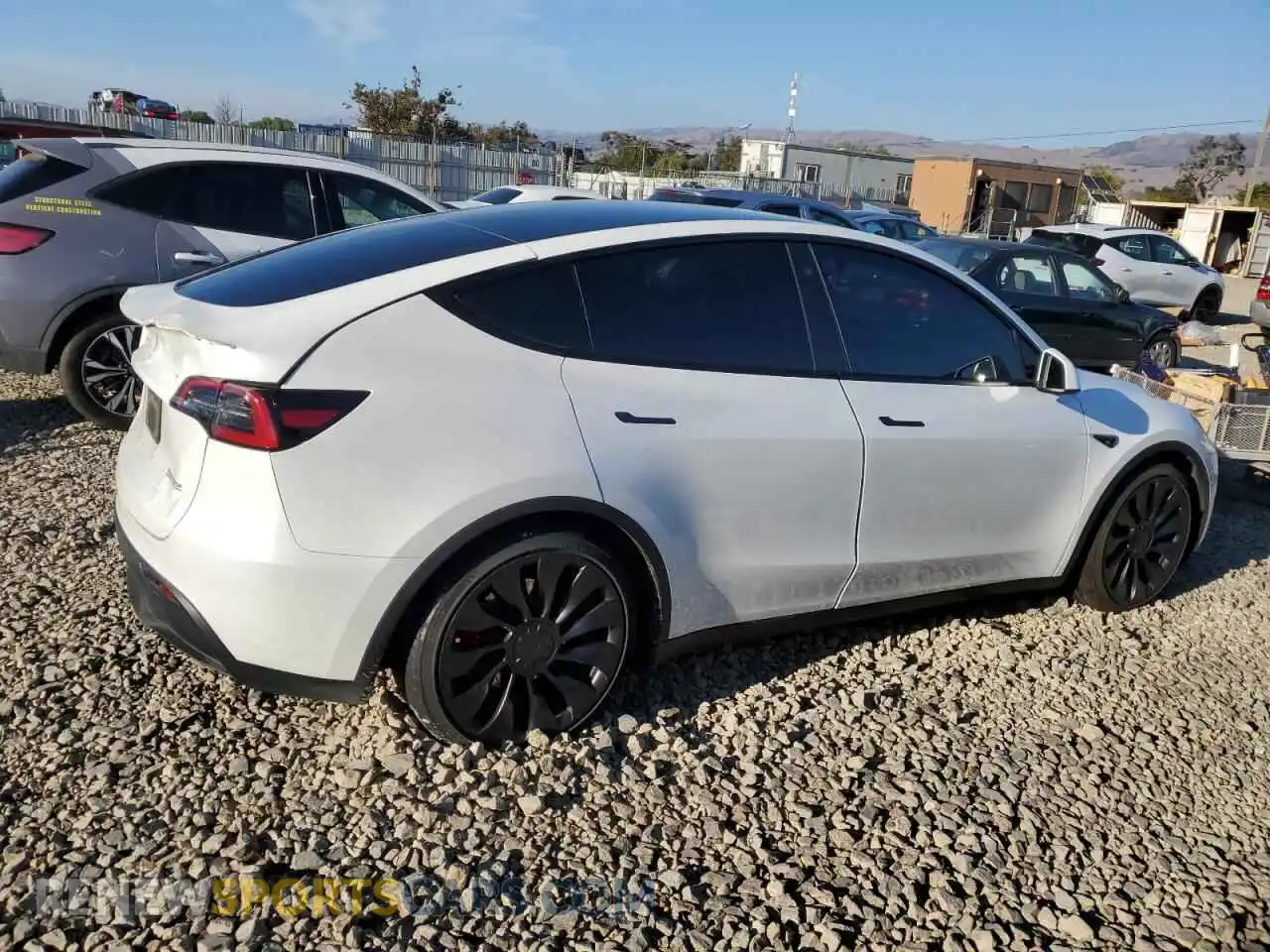 3 Photograph of a damaged car 7SAYGDEF2PF740036 TESLA MODEL Y 2023