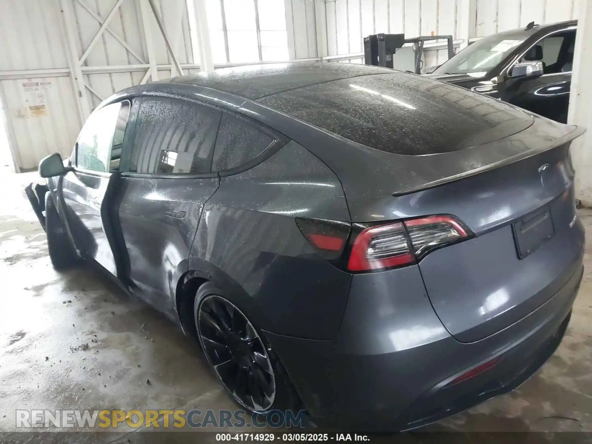 3 Photograph of a damaged car 7SAYGDEF2PF811221 TESLA MODEL Y 2023