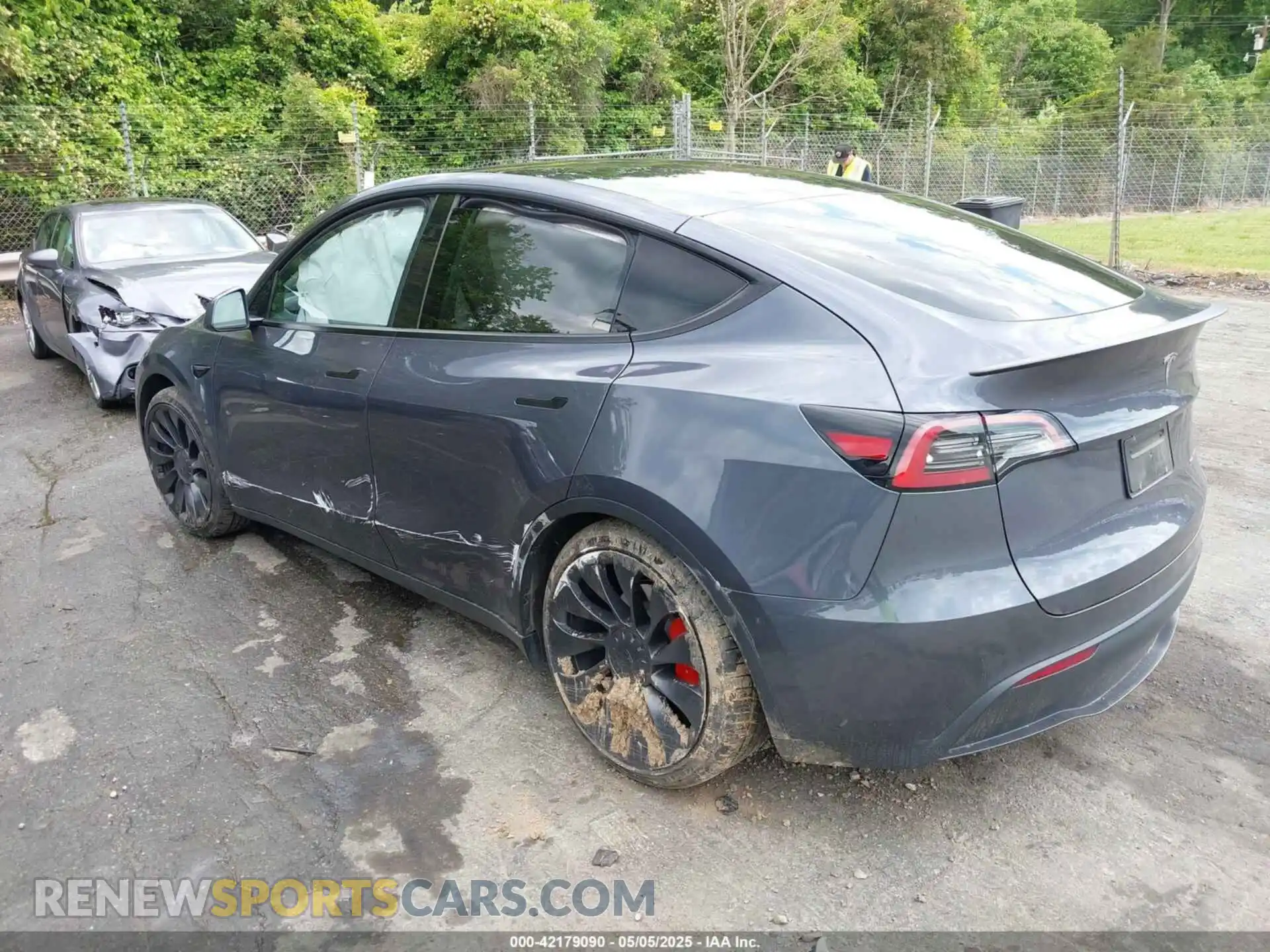 3 Photograph of a damaged car 7SAYGDEF2PF845353 TESLA MODEL Y 2023
