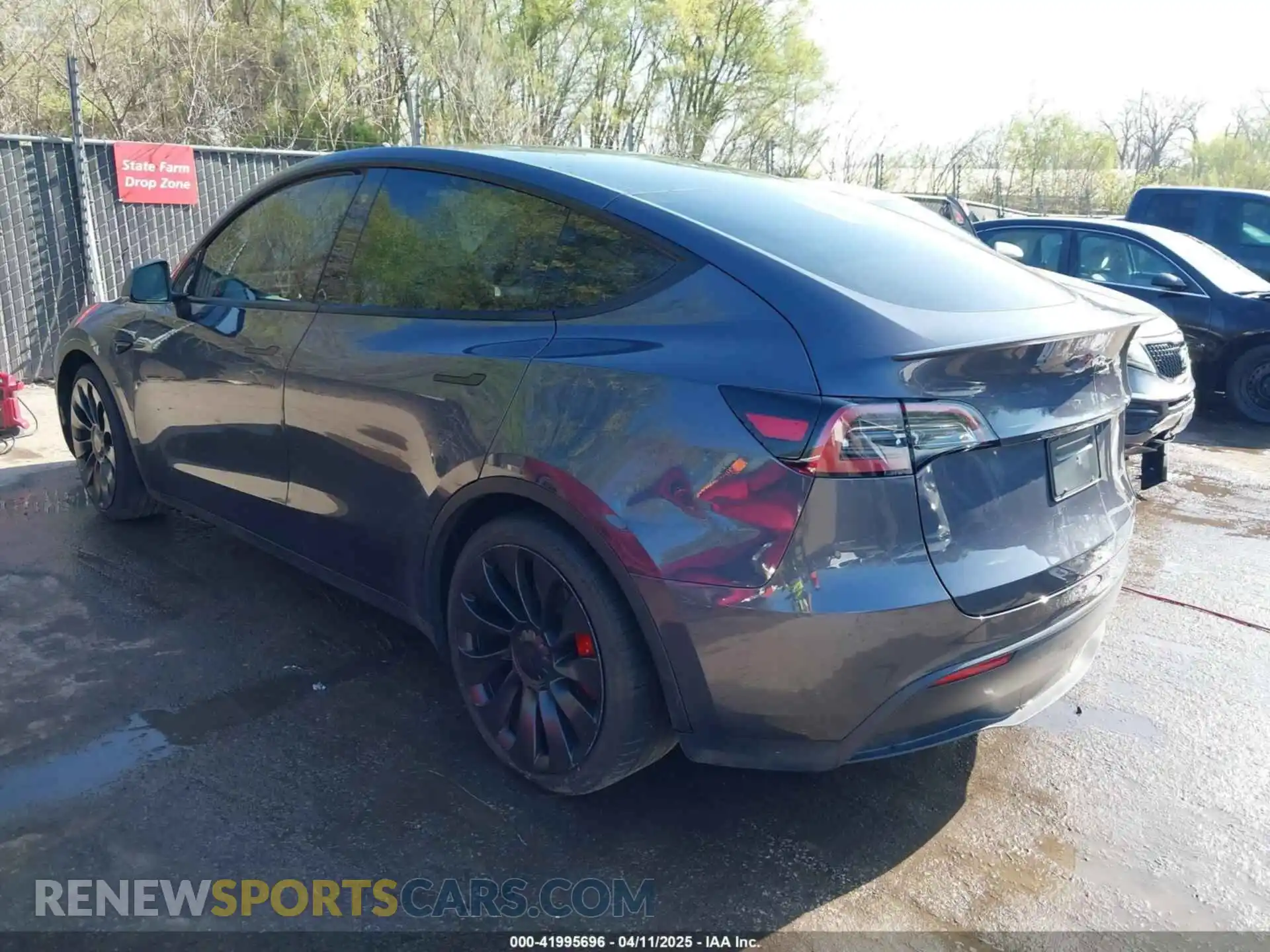 3 Photograph of a damaged car 7SAYGDEF3PF595170 TESLA MODEL Y 2023
